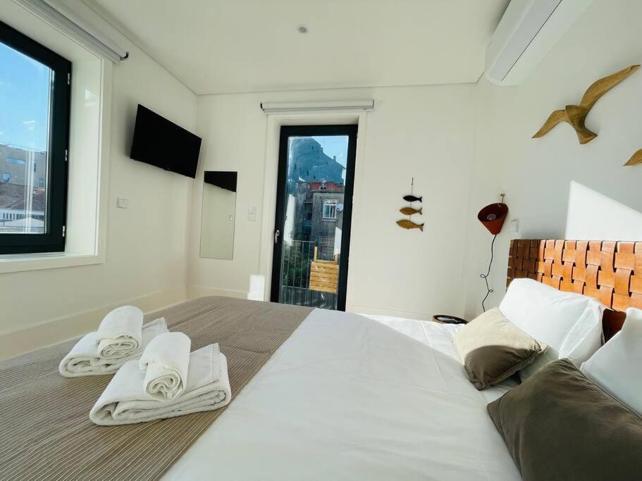 With Balcony In The Center Of Apartment Porto