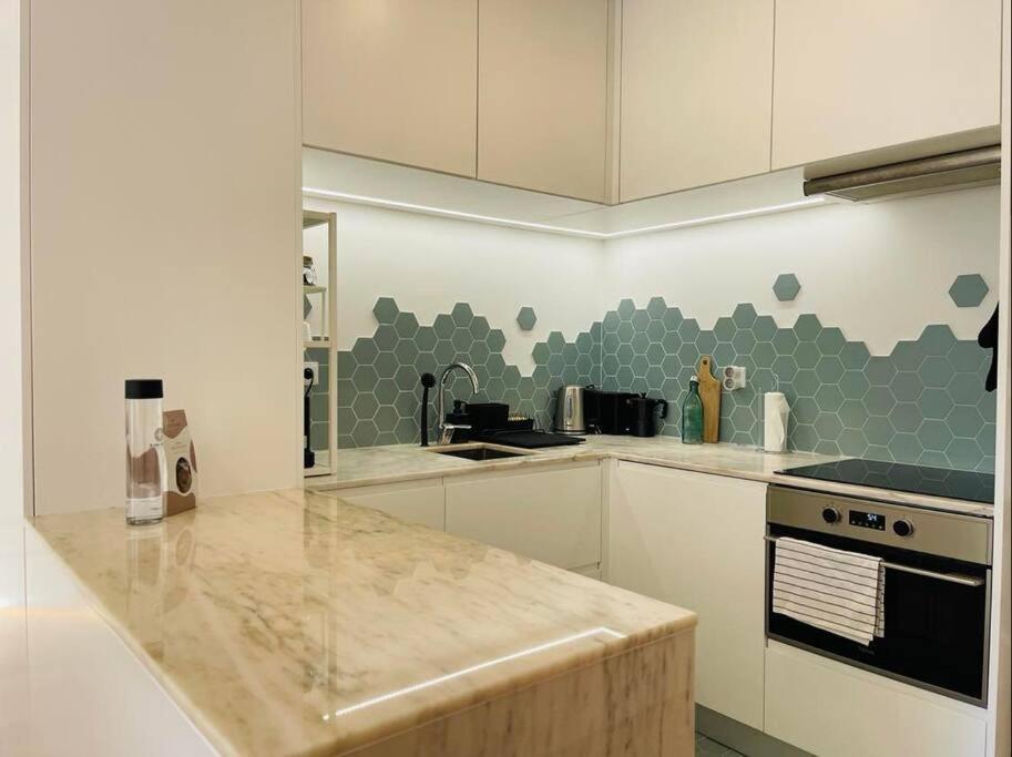 Apartment With Balcony In The Center Of