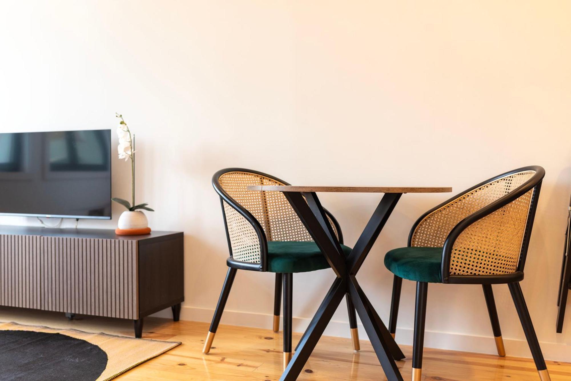Apartment Chic Hideaway: Pool & Garden Porto