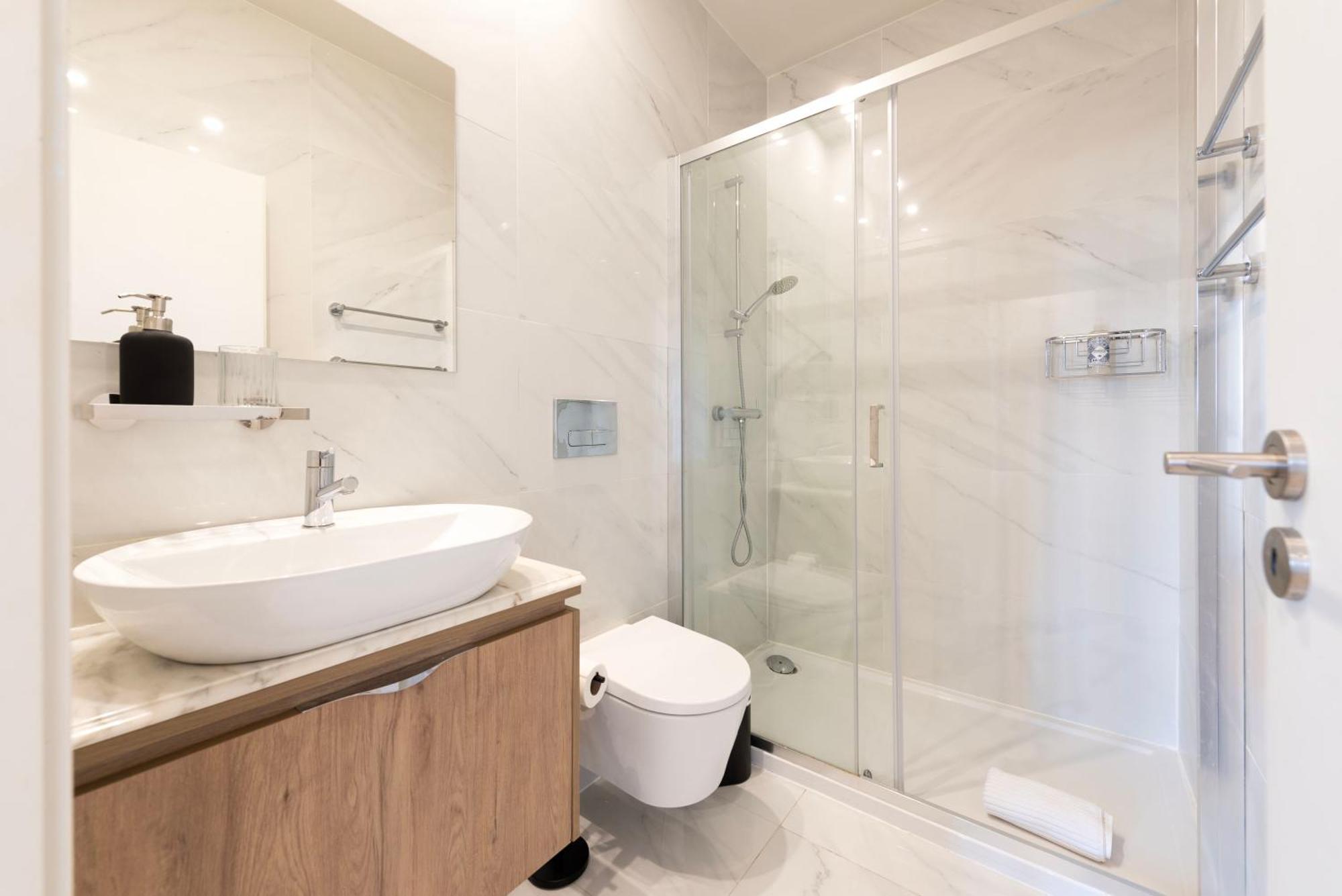 Chic Hideaway: Pool & Garden Porto