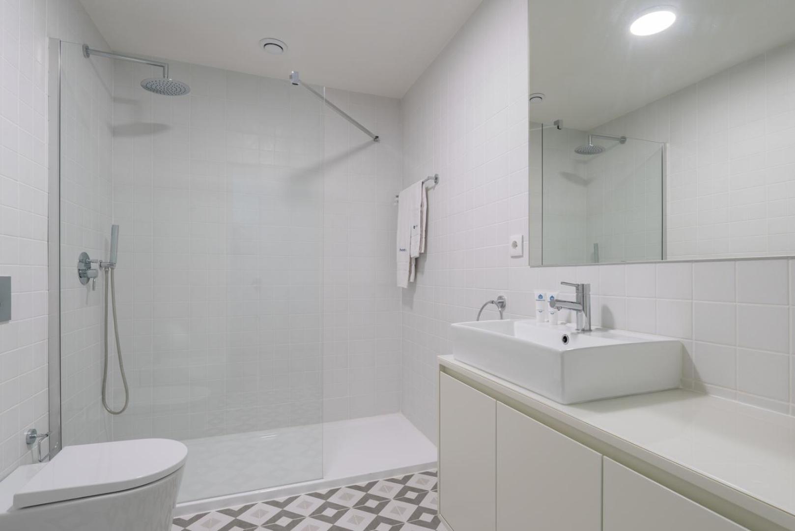 Host Wise - Stylish In Downtown Apartment