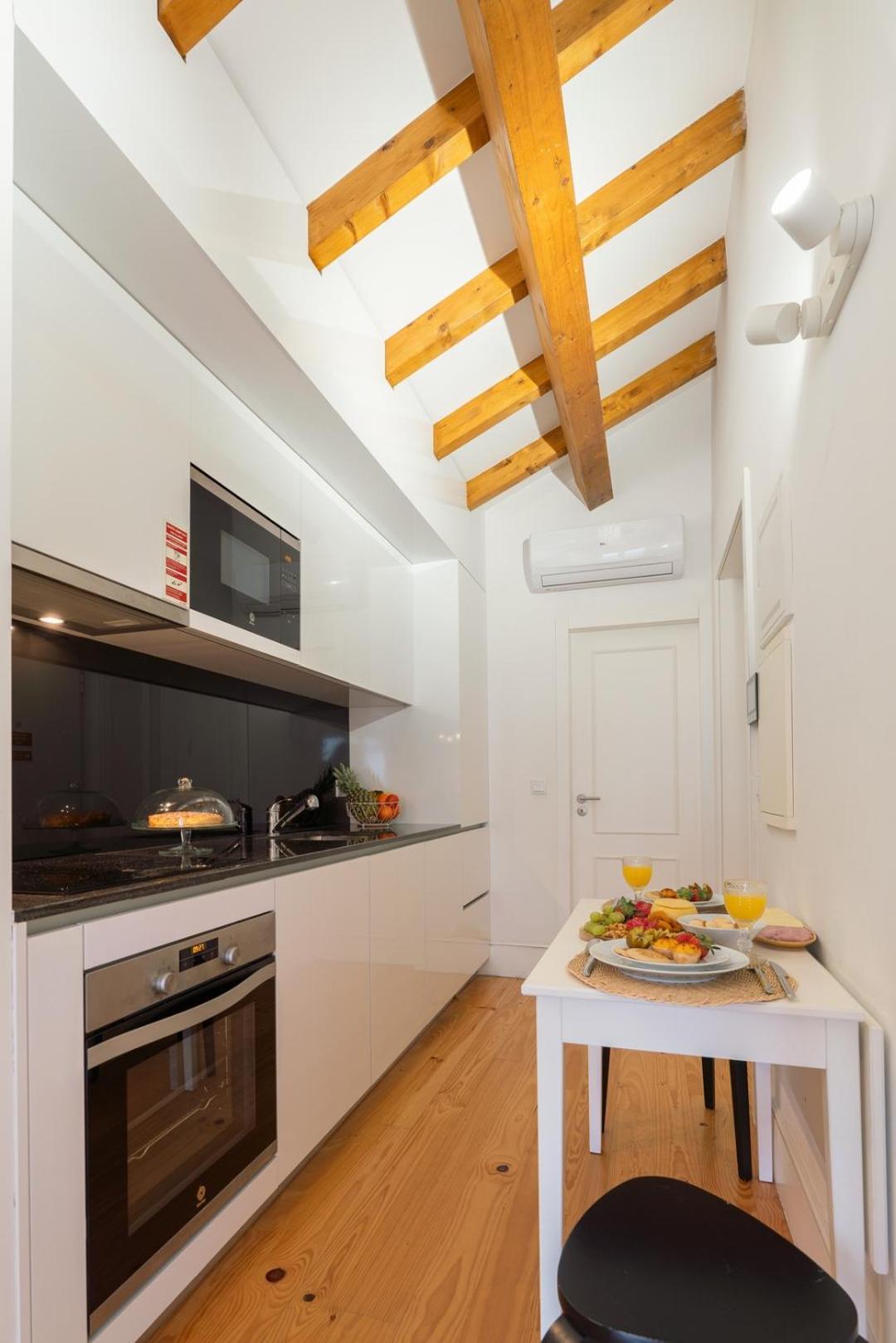 Apartment Hostwise - Stylish Retreat In Porto's Heart Porto