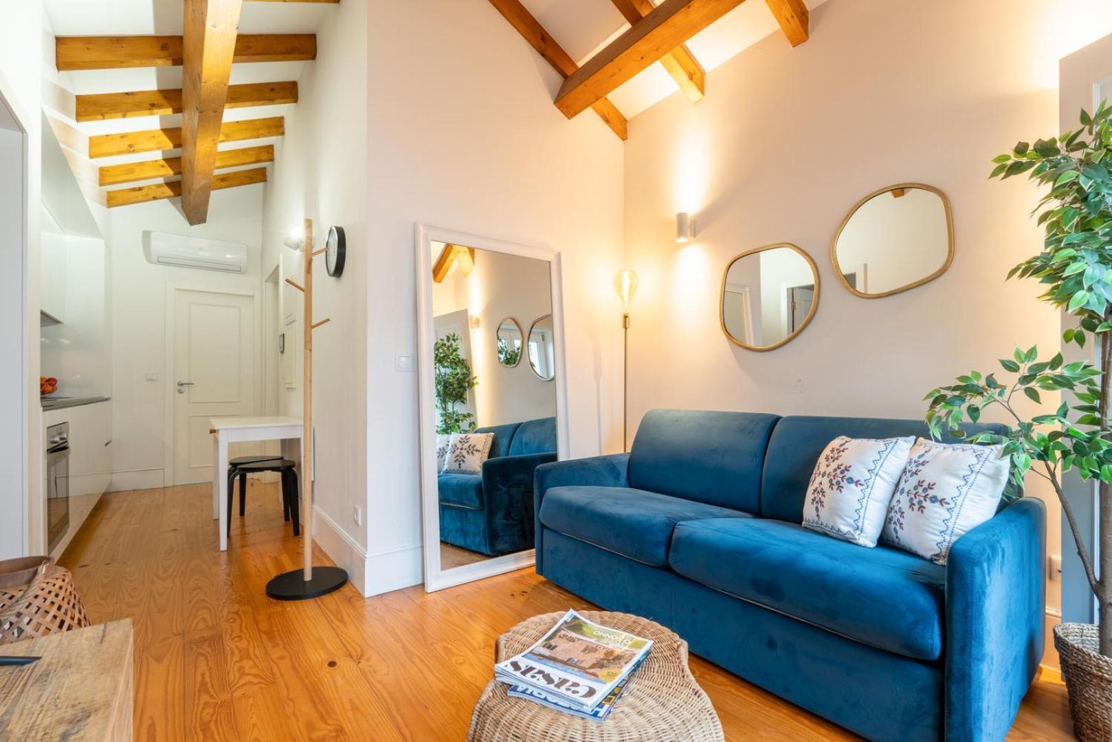 Hostwise - Stylish Retreat In Porto's Heart *