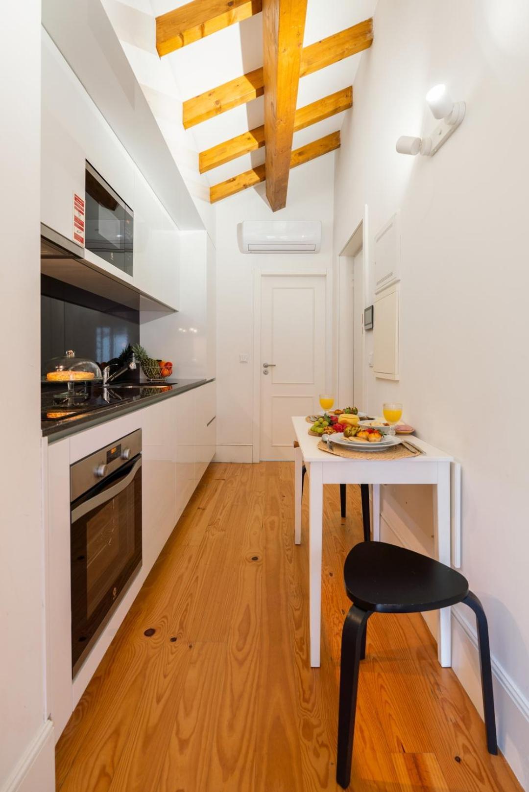 Hostwise - Stylish Retreat In Porto's Heart