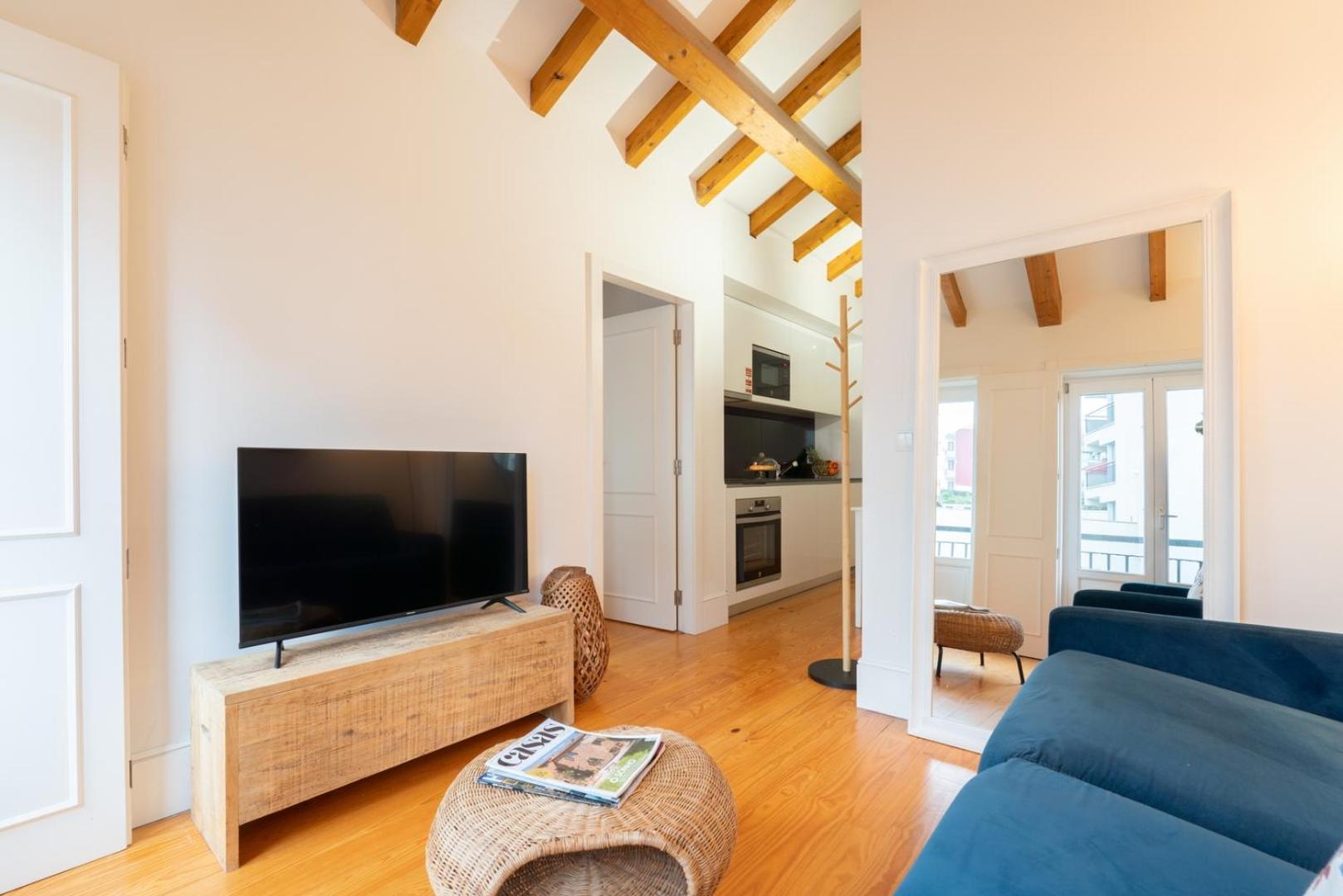 Hostwise - Stylish Retreat In Porto's Heart Apartment *