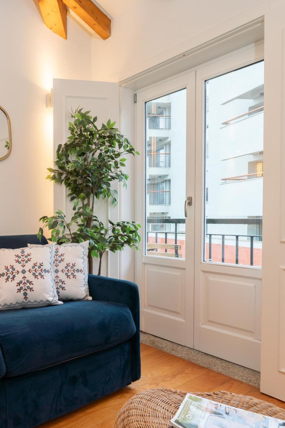 Hostwise - Stylish Retreat In Porto's Heart Apartment Porto