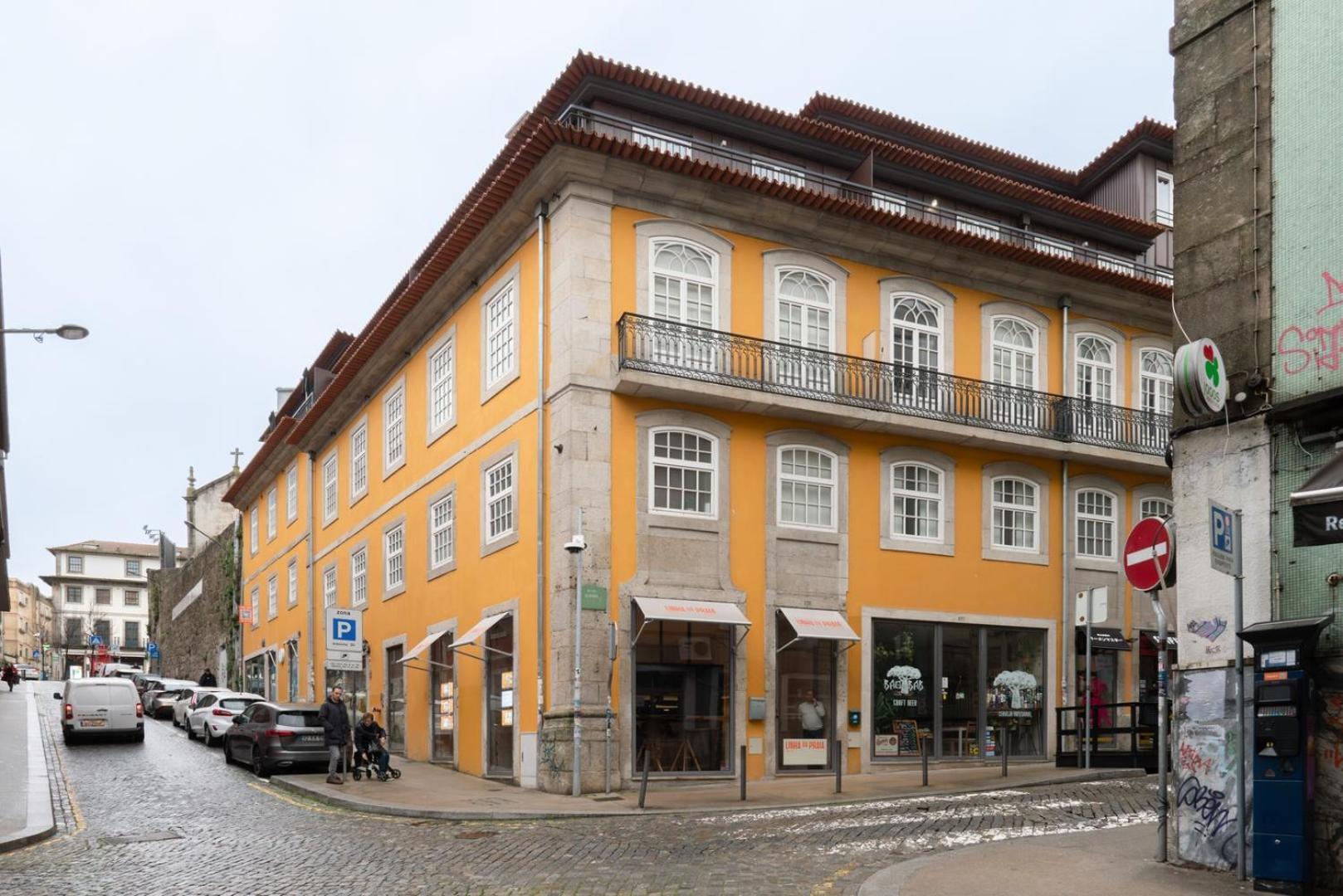 Hostwise - Stylish Retreat In Porto's Heart Apartment Porto