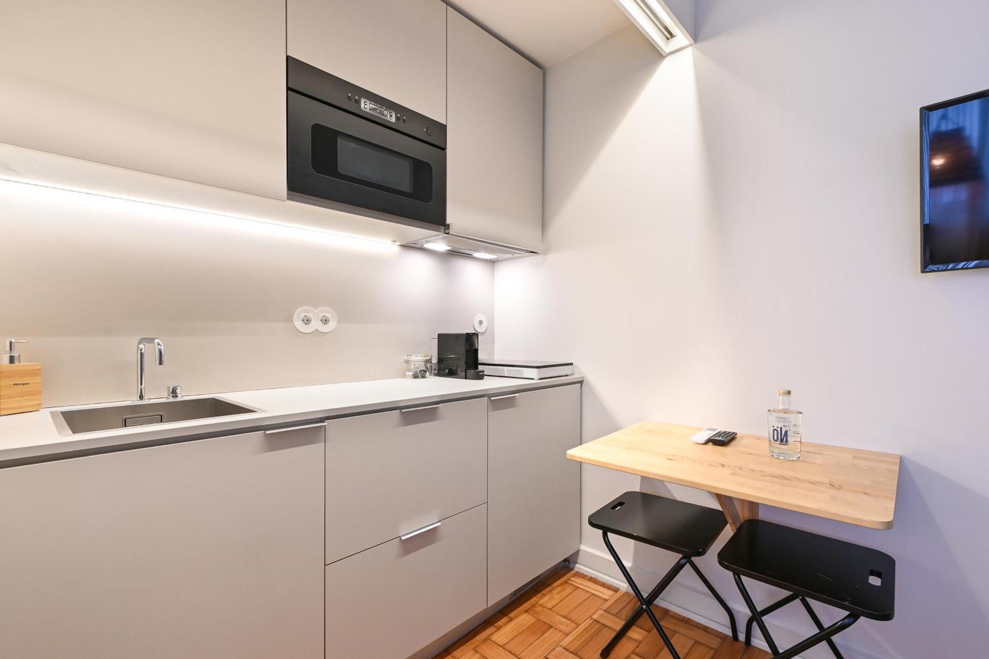 Sleep In Office Apartment *