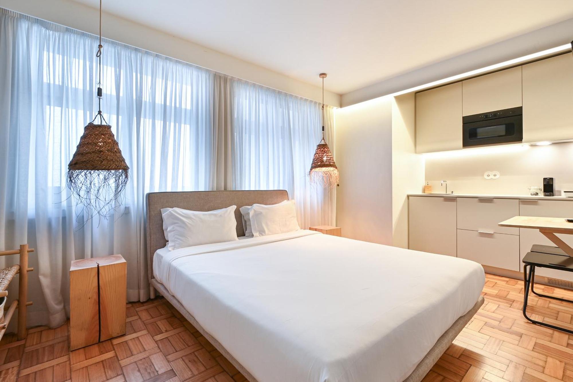 Sleep In Office * Porto