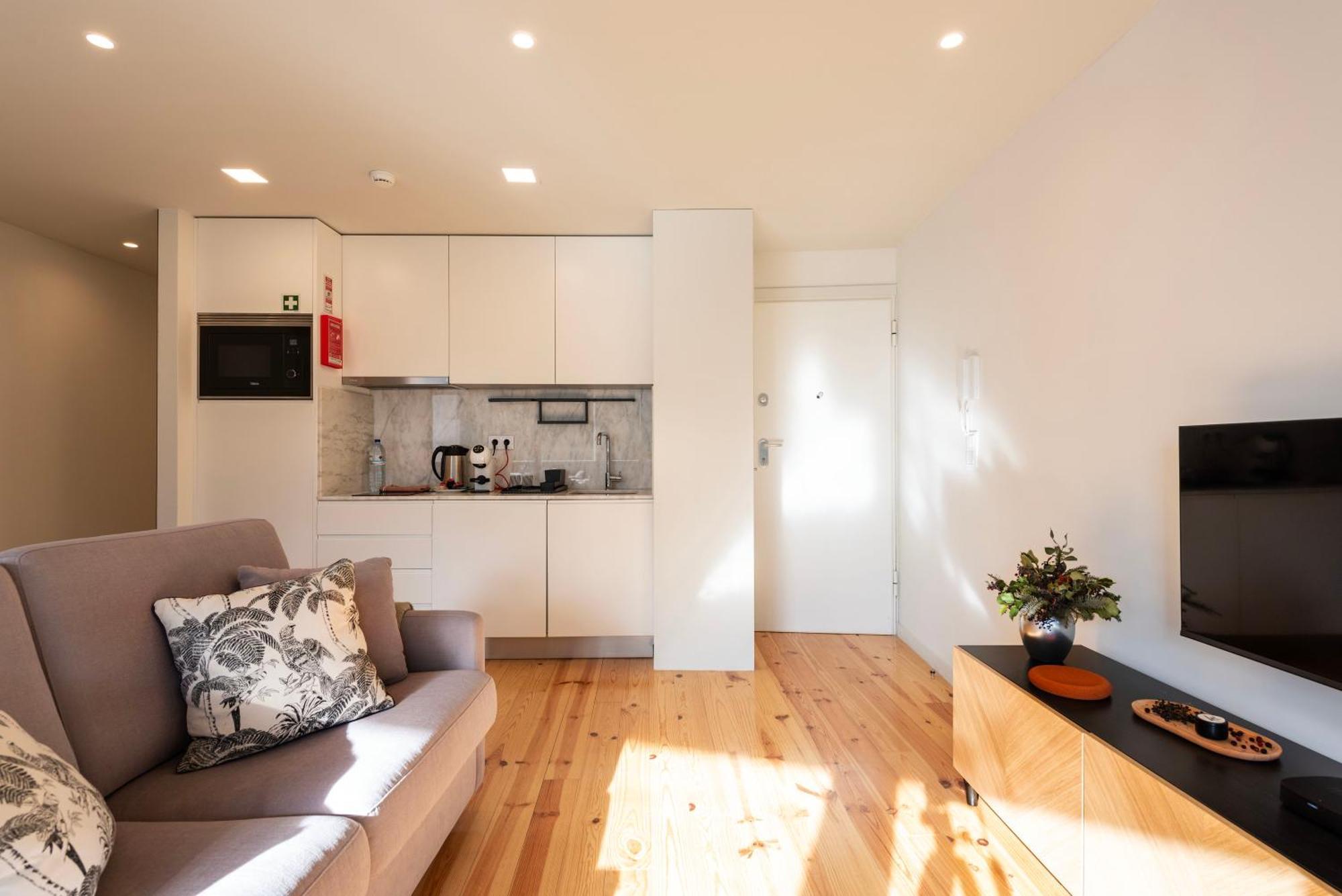 Apartment Luxe With Shared Pool And Garden Porto