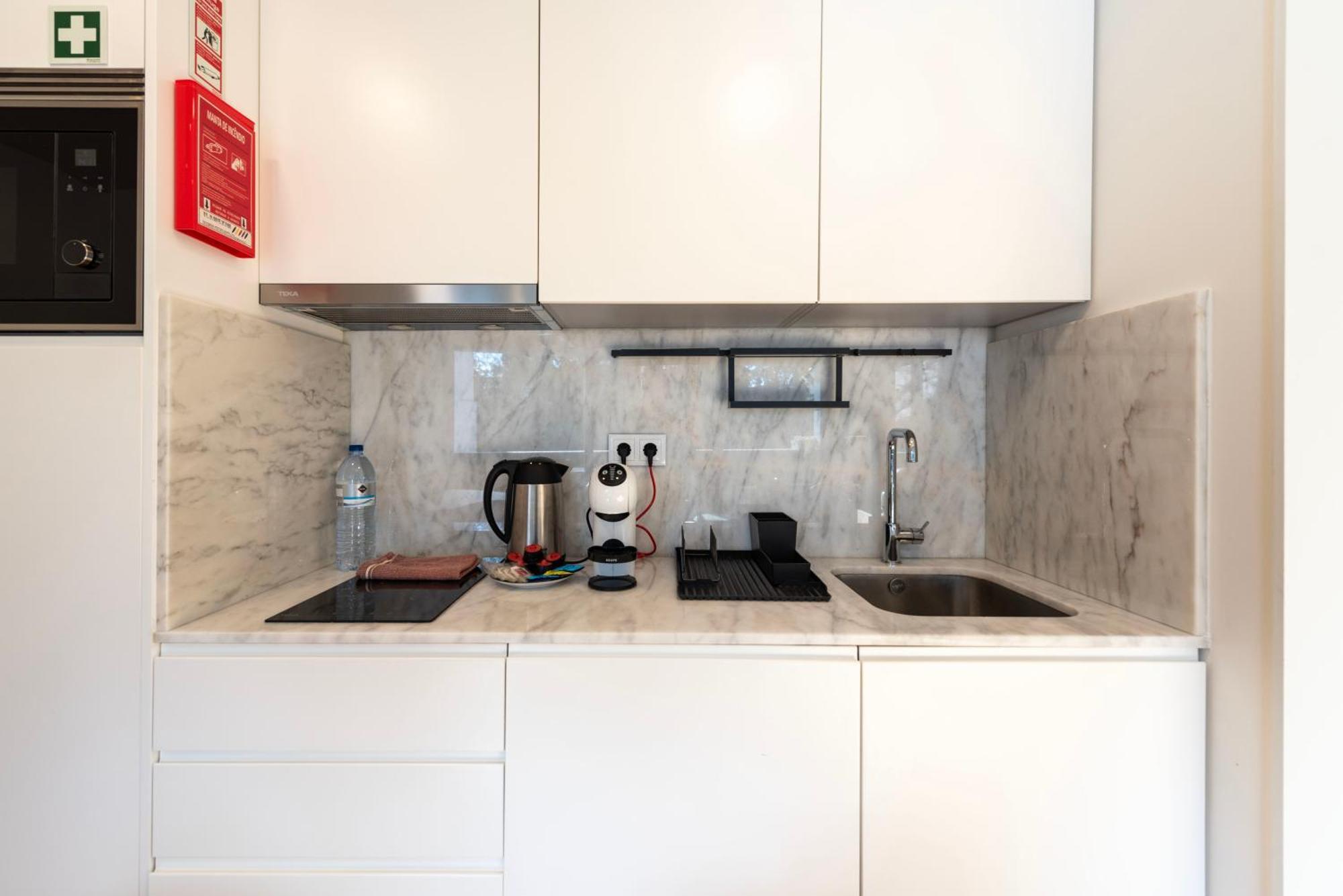 Luxe With Shared Pool And Garden Porto