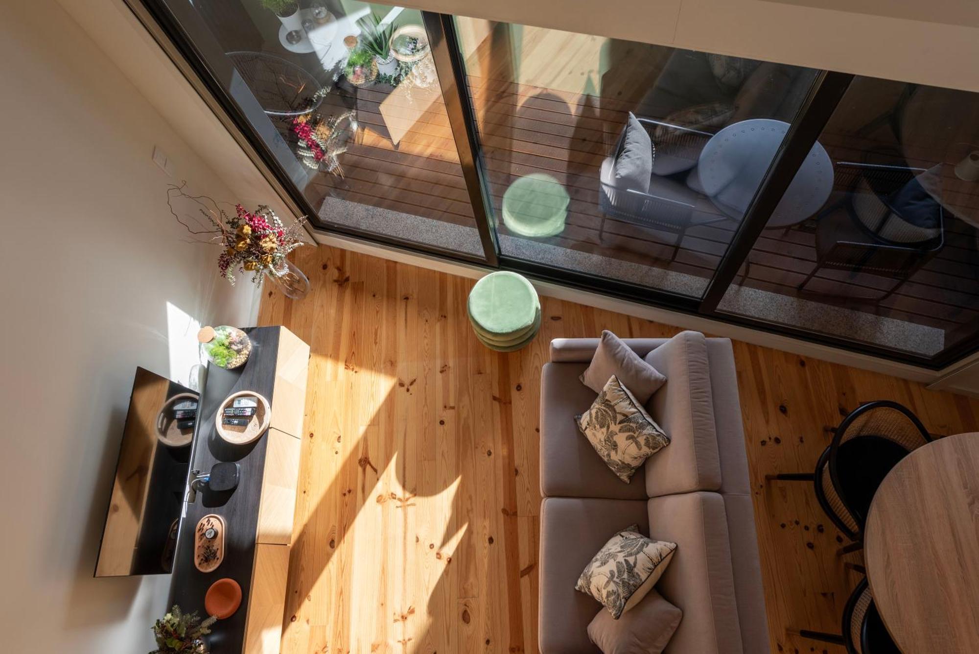 Apartment Luxe With Shared Pool And Garden