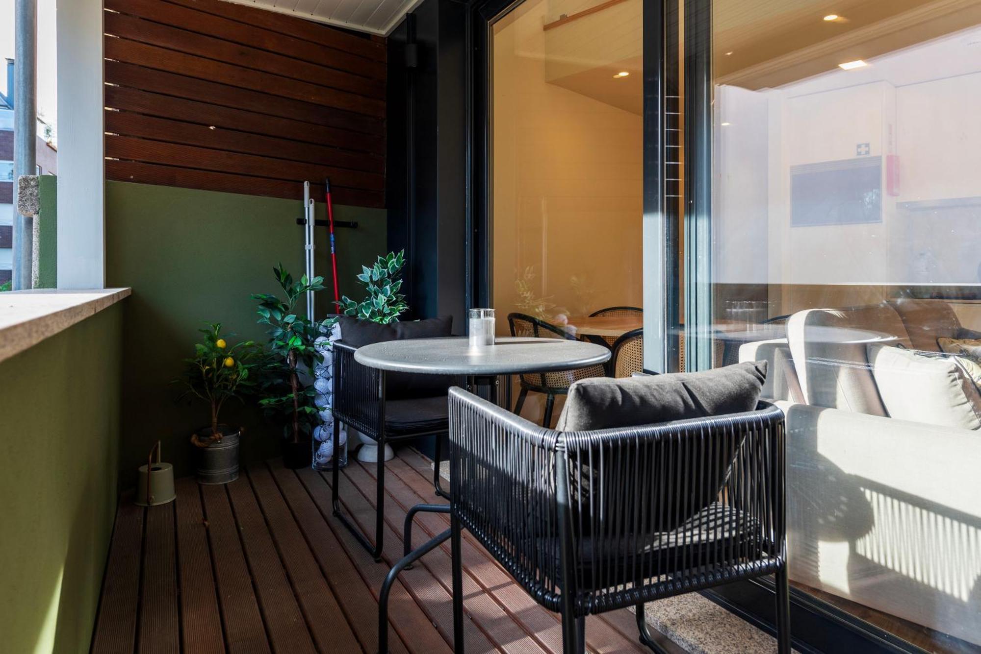 Luxe With Shared Pool And Garden *