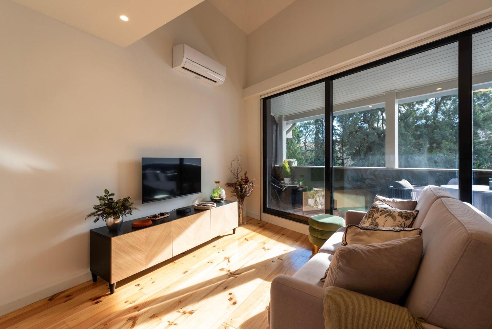 Luxe With Shared Pool And Garden Apartment *