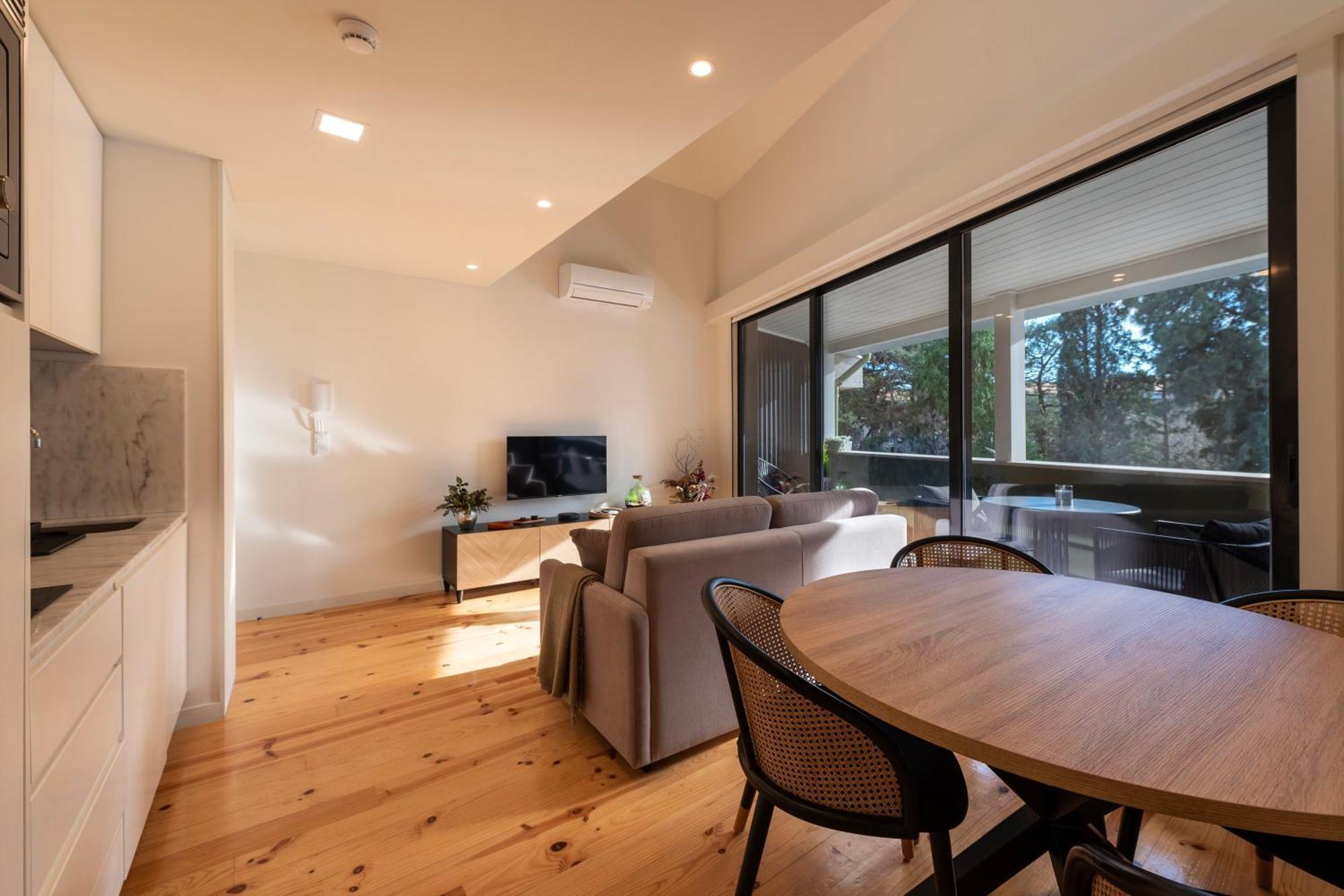 Luxe With Shared Pool And Garden Apartment Porto