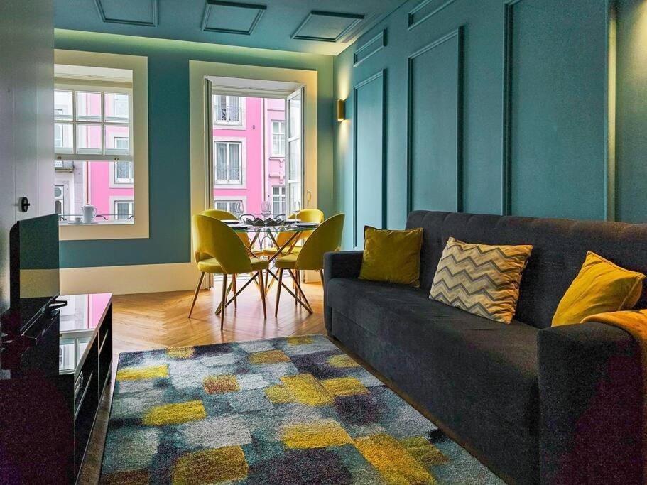 Design Award-winning In Ribeira Apartment Porto