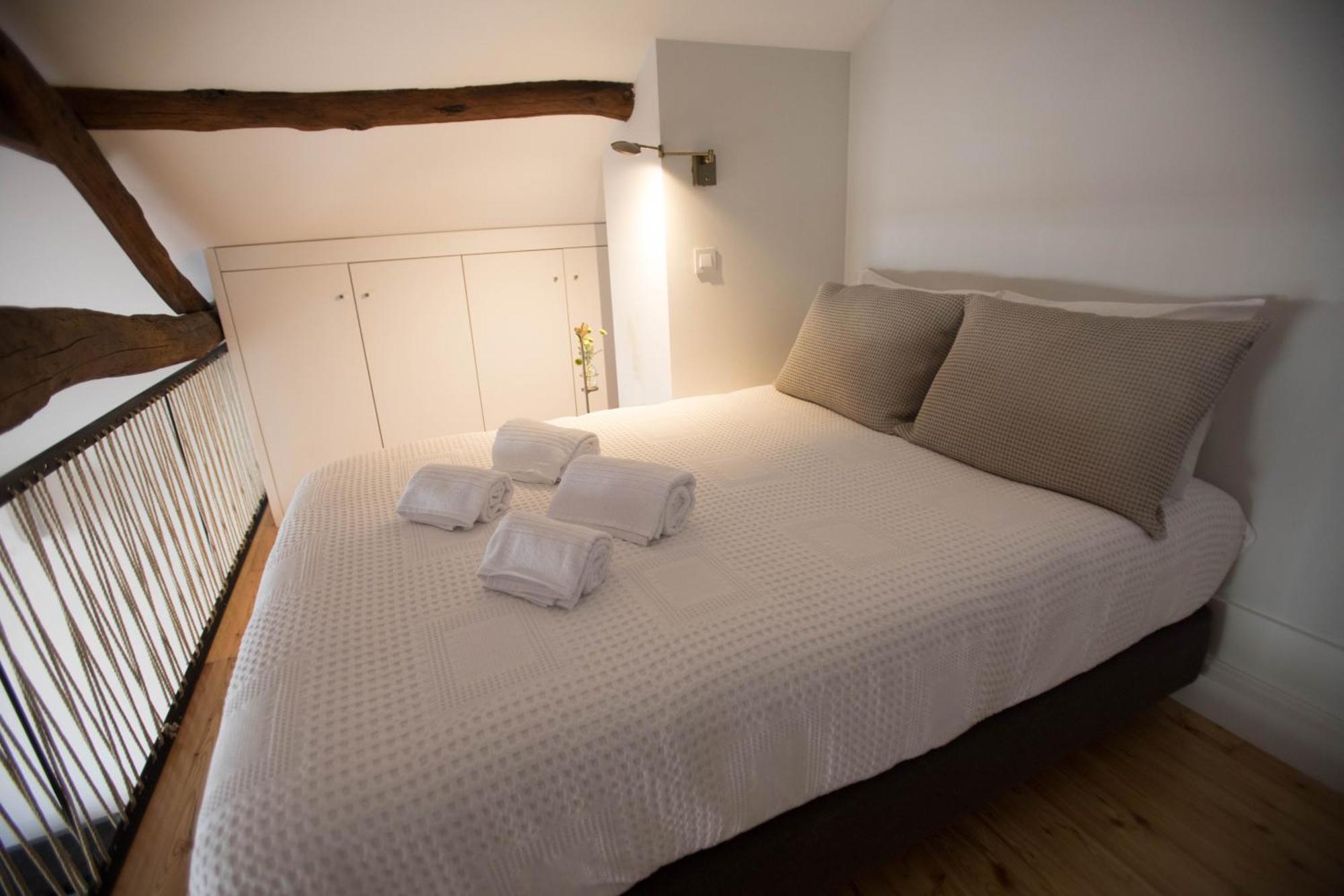Charm In G - Center Apartment