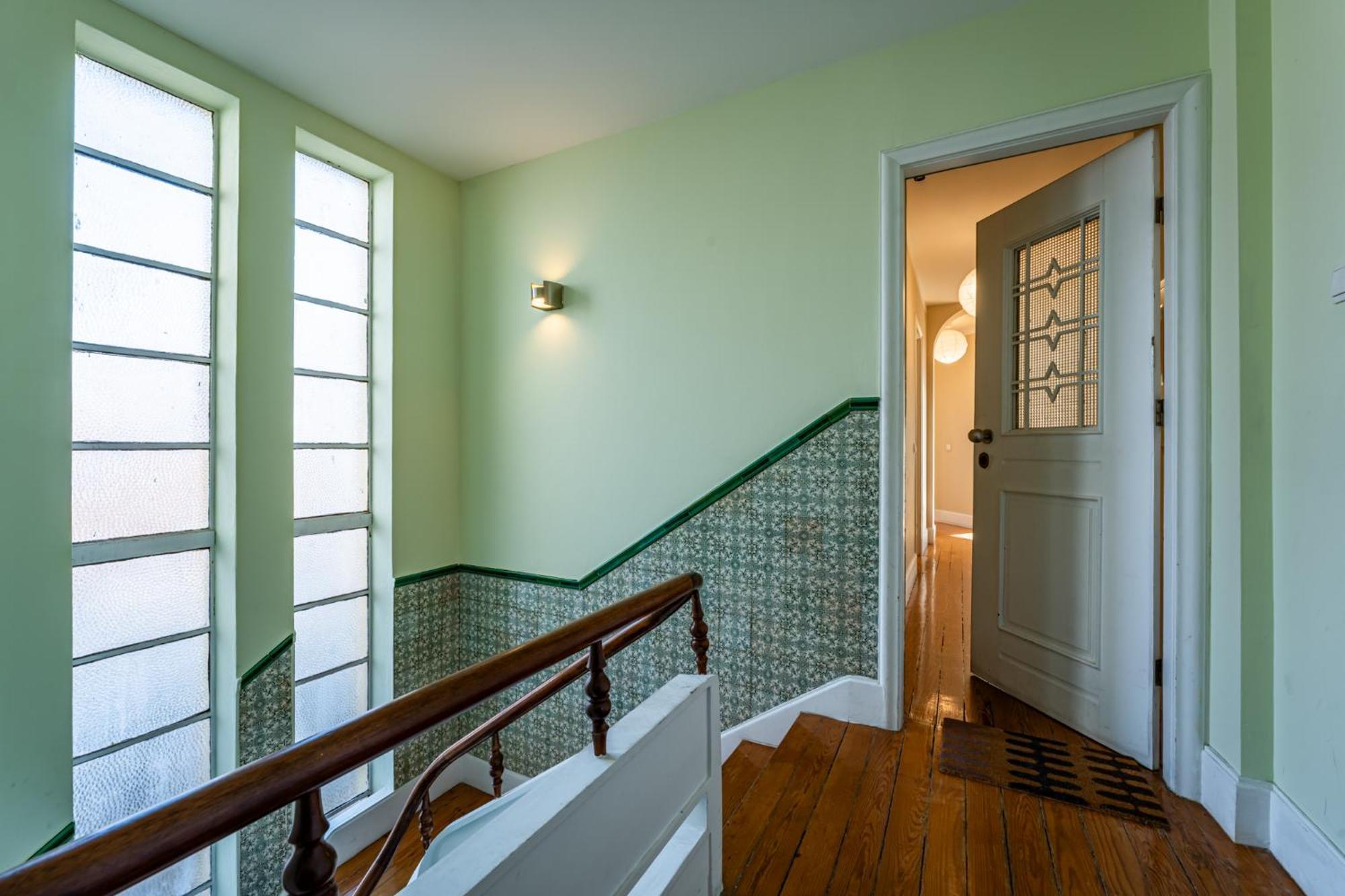 Large And Charming Downtown Apartment *