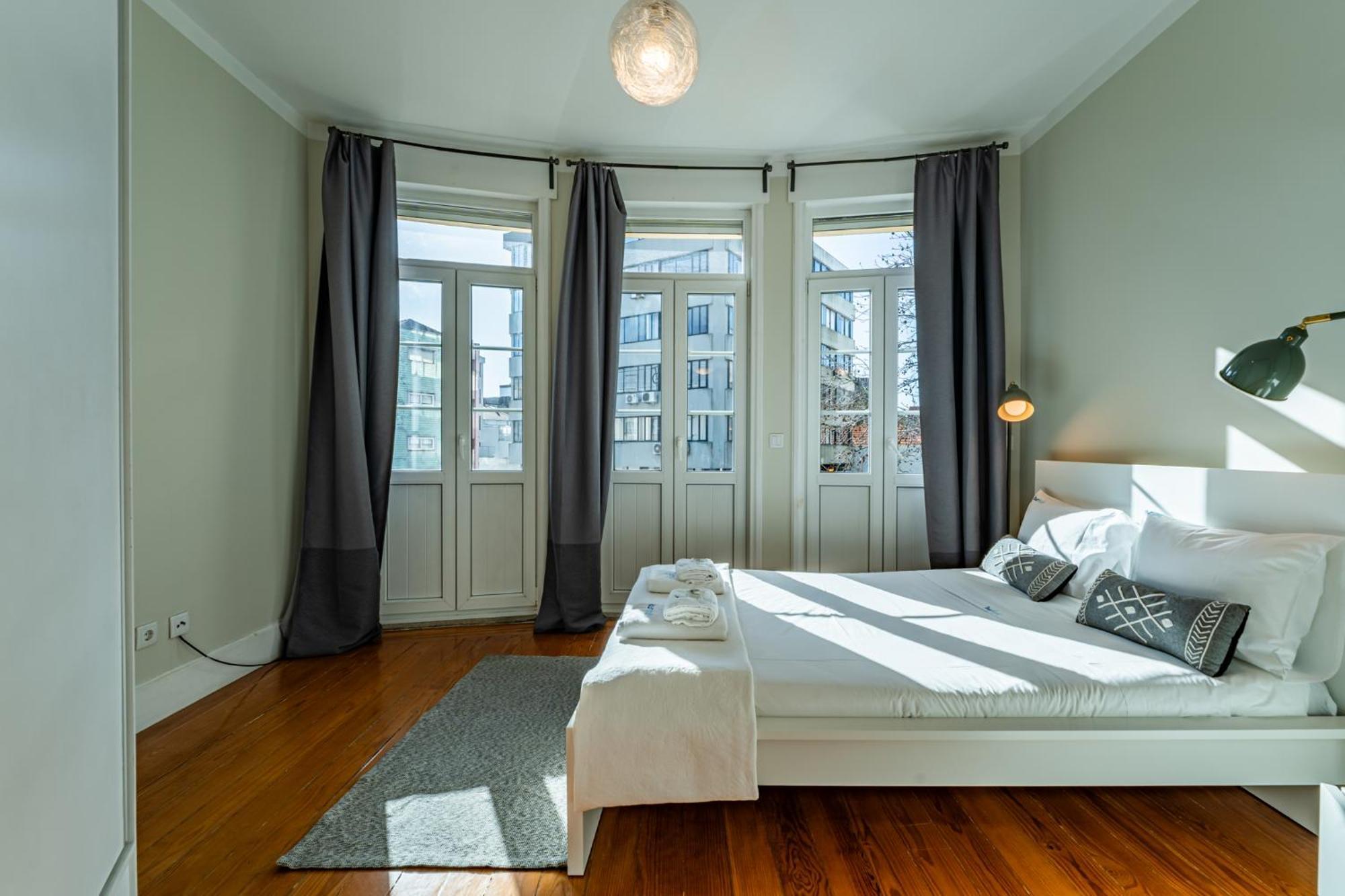Large And Charming Downtown *