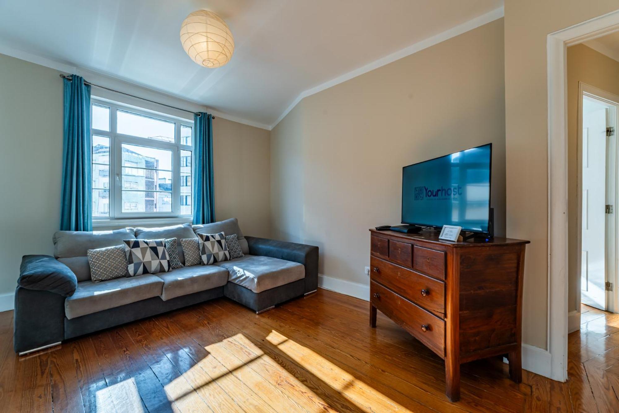 Large And Charming Downtown *