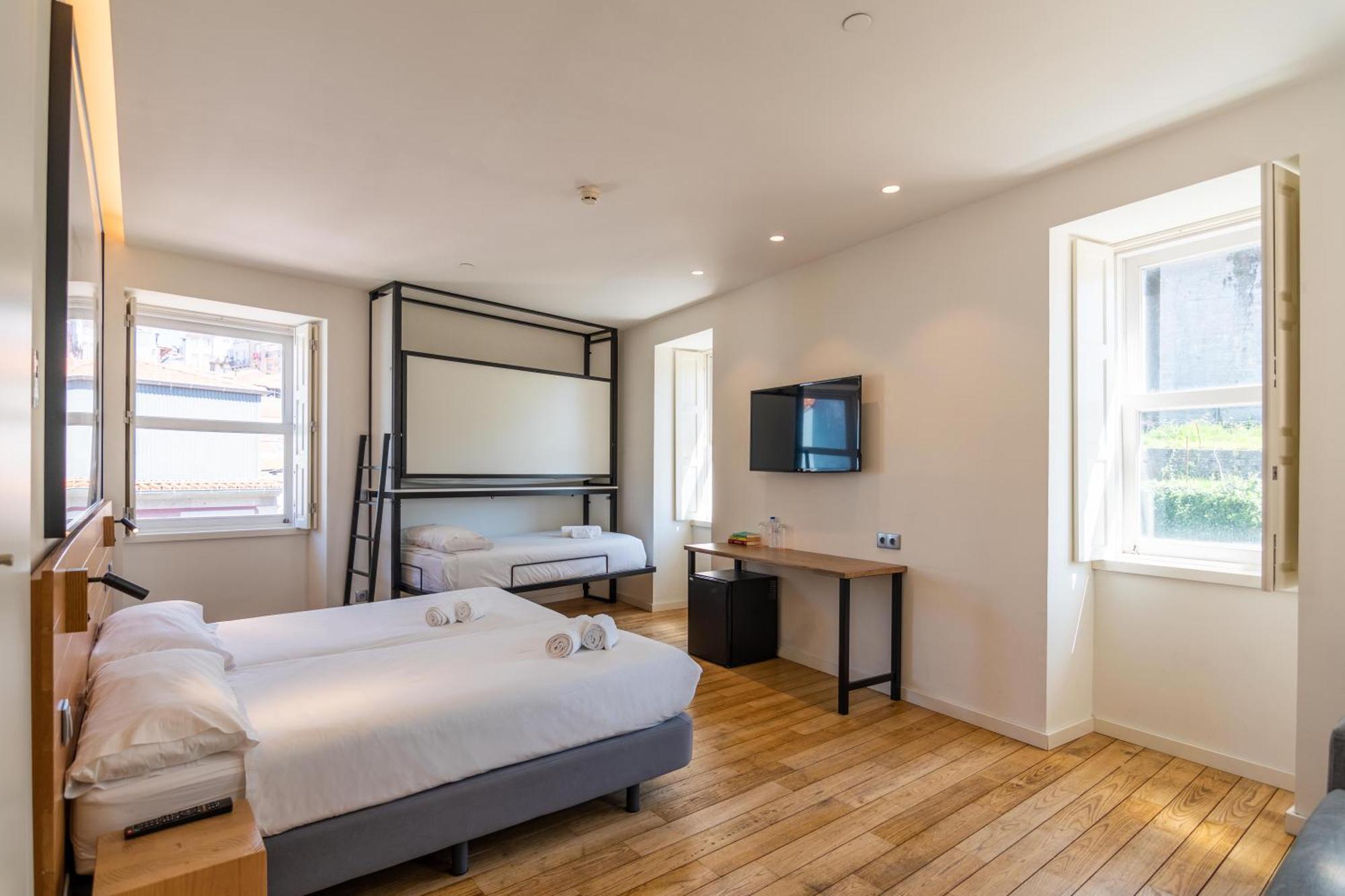 The House Ribeira Hostel