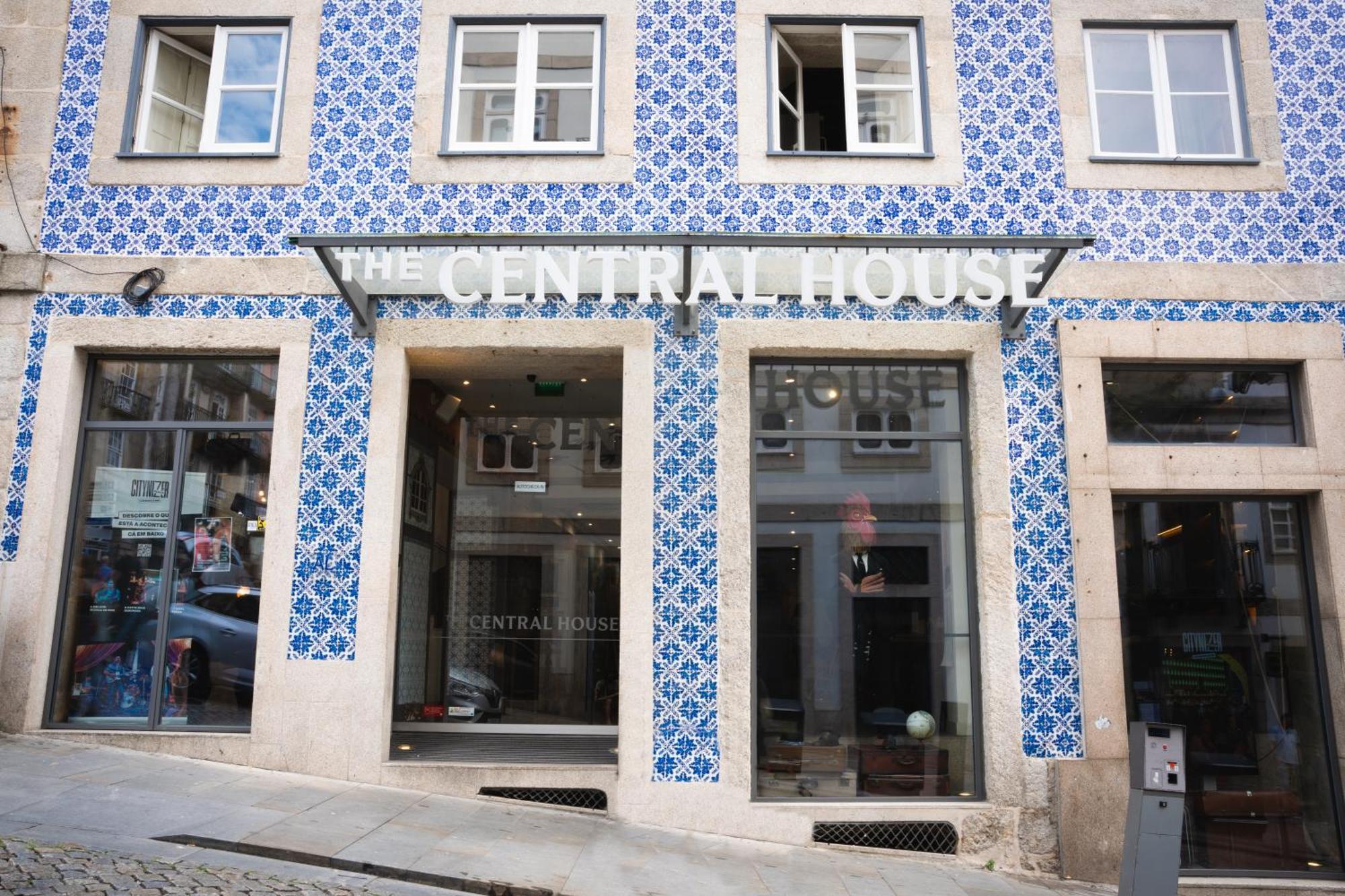 The House Ribeira Hostel