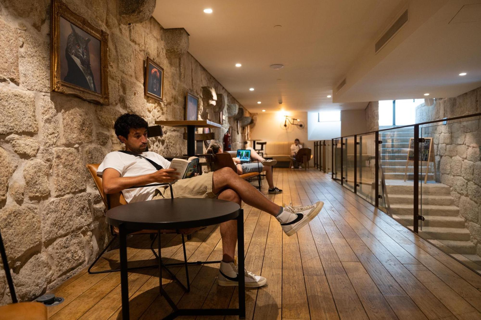 The House Ribeira Hostel