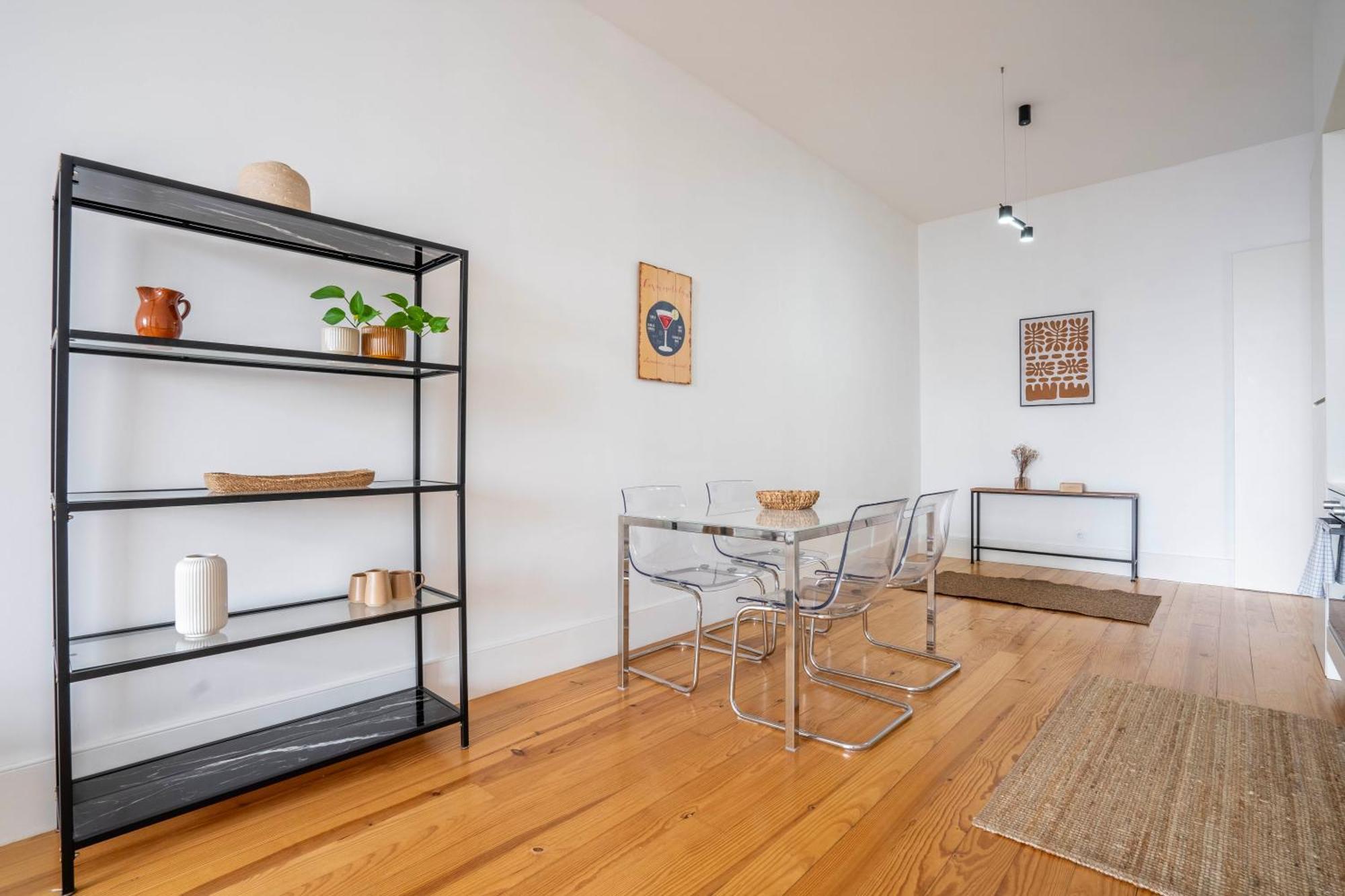 Chic 1br In Republica W Balcony By Lovelystay Porto