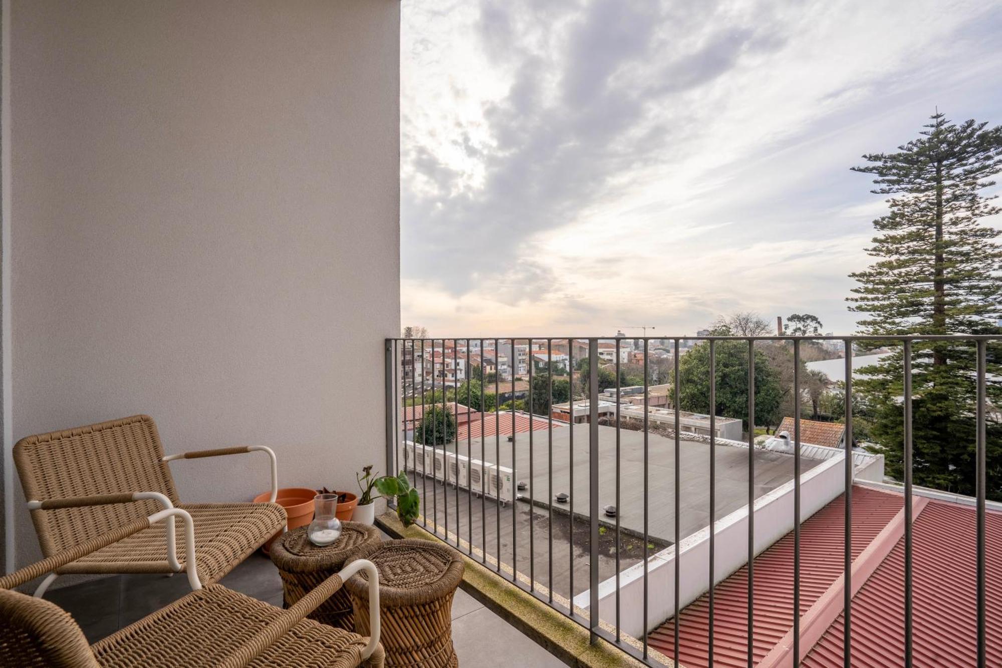 Chic 1br In Republica W Balcony By Lovelystay Apartment Porto