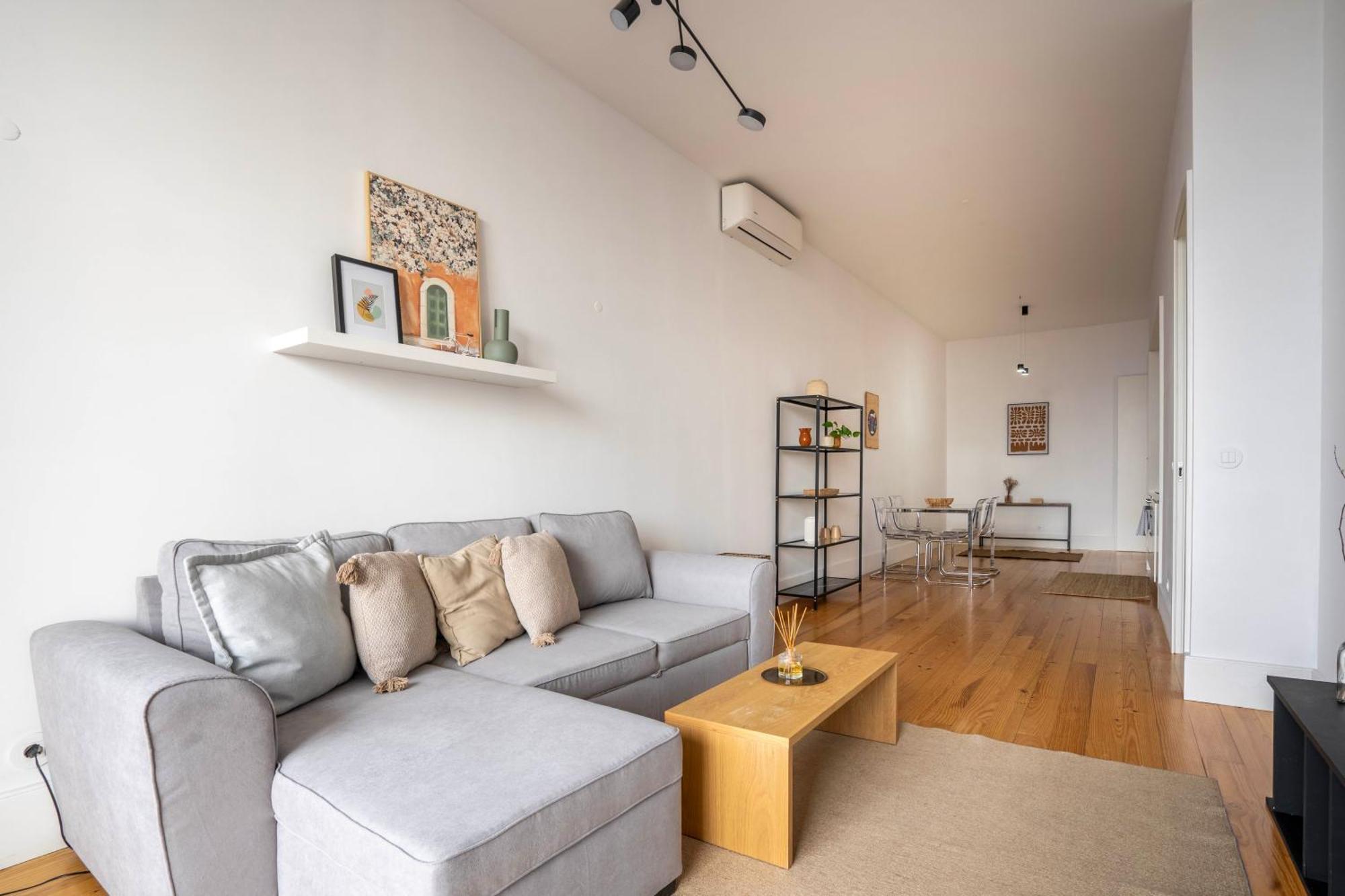 Chic 1br In Republica W Balcony By Lovelystay * Porto