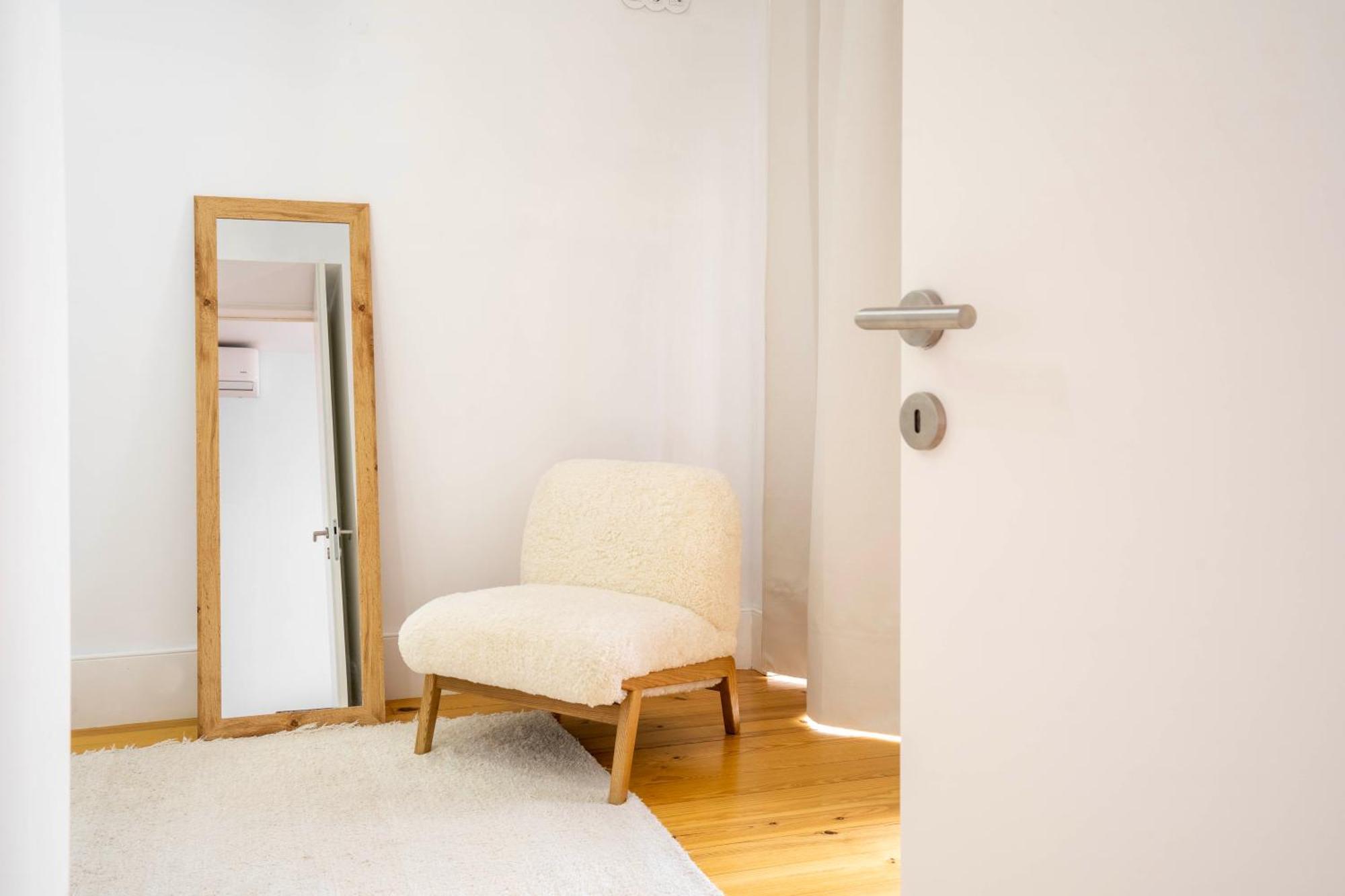 Apartment Chic 1br In Republica W Balcony By Lovelystay Porto