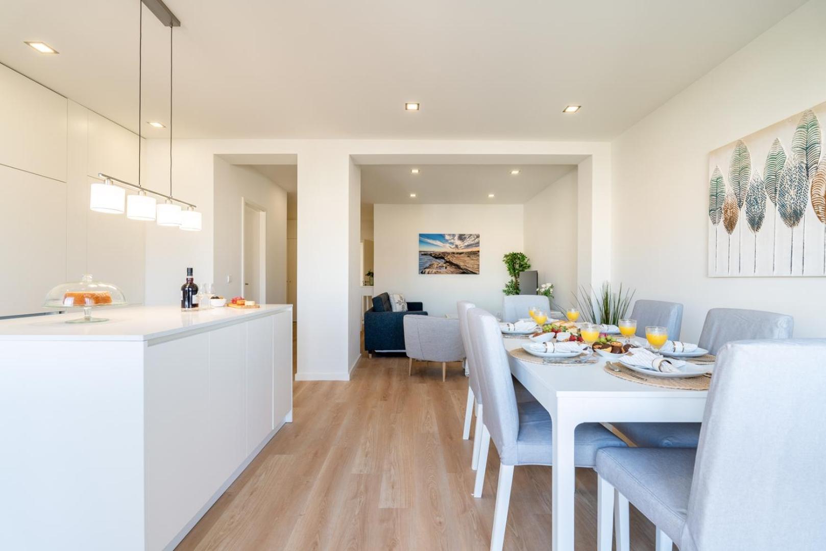 Host Wise - Bright & Spacious Retreat With Balcony Porto