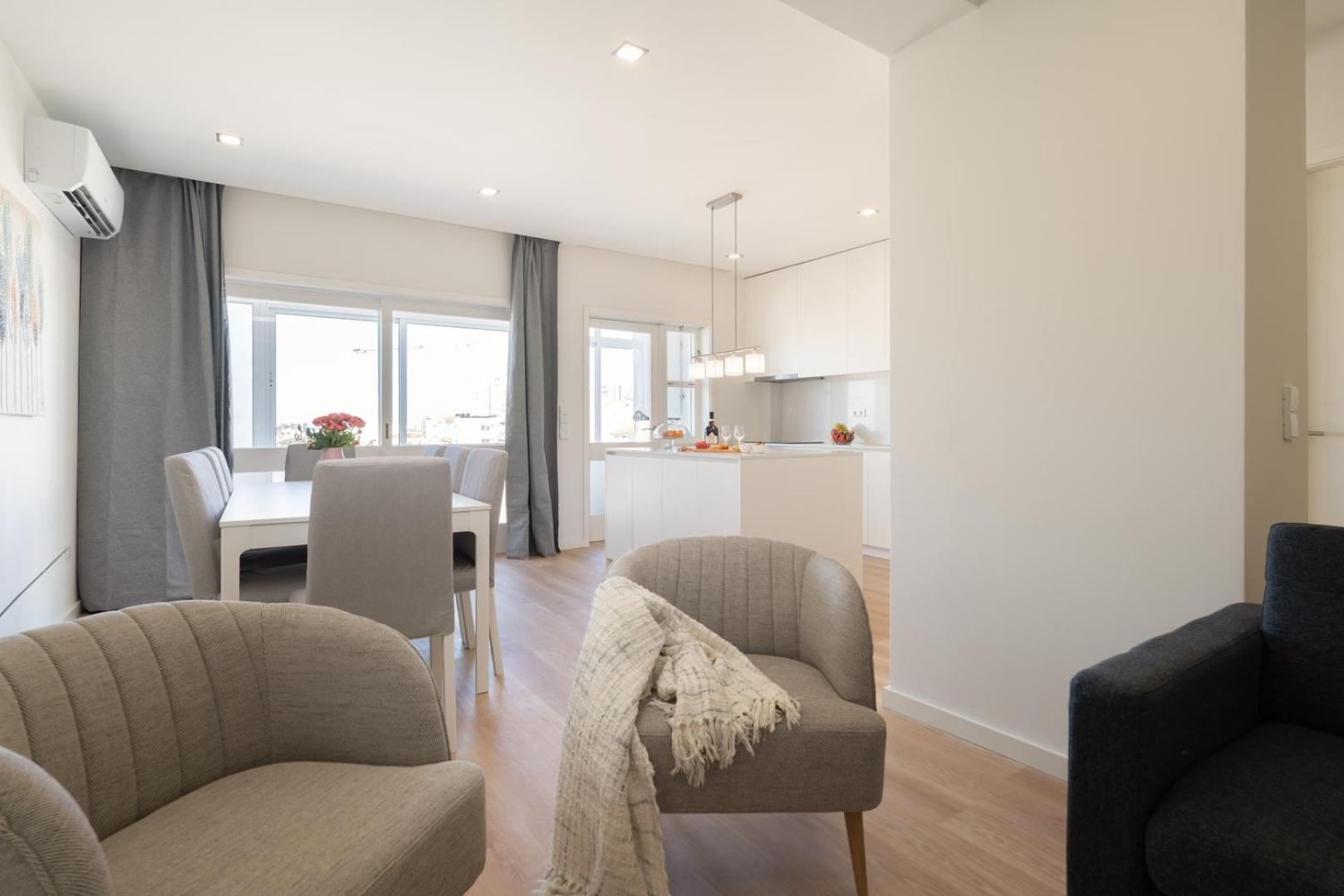 Host Wise - Bright & Spacious Retreat With Balcony * Porto