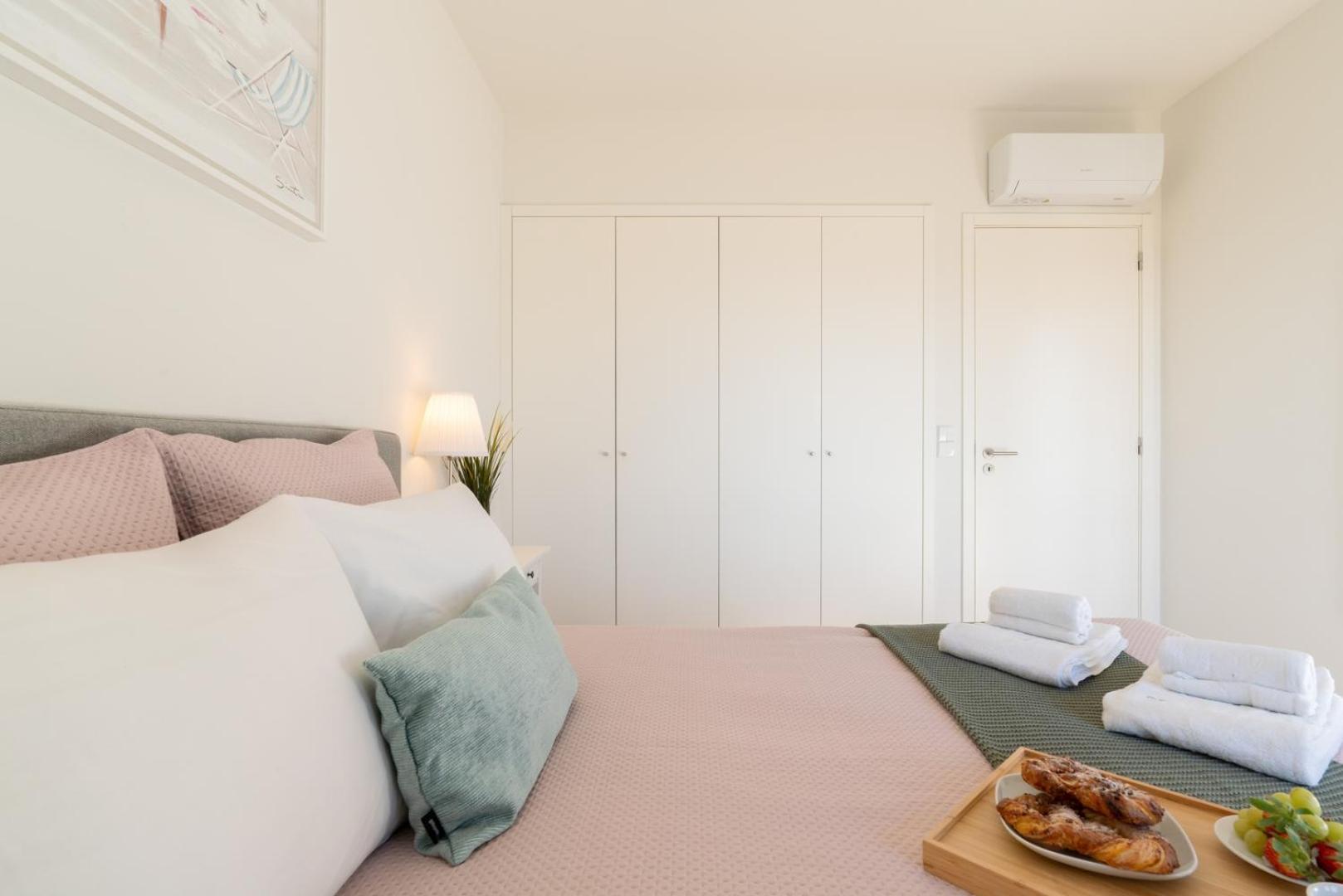 Host Wise - Bright & Spacious Retreat With Balcony Apartment Porto