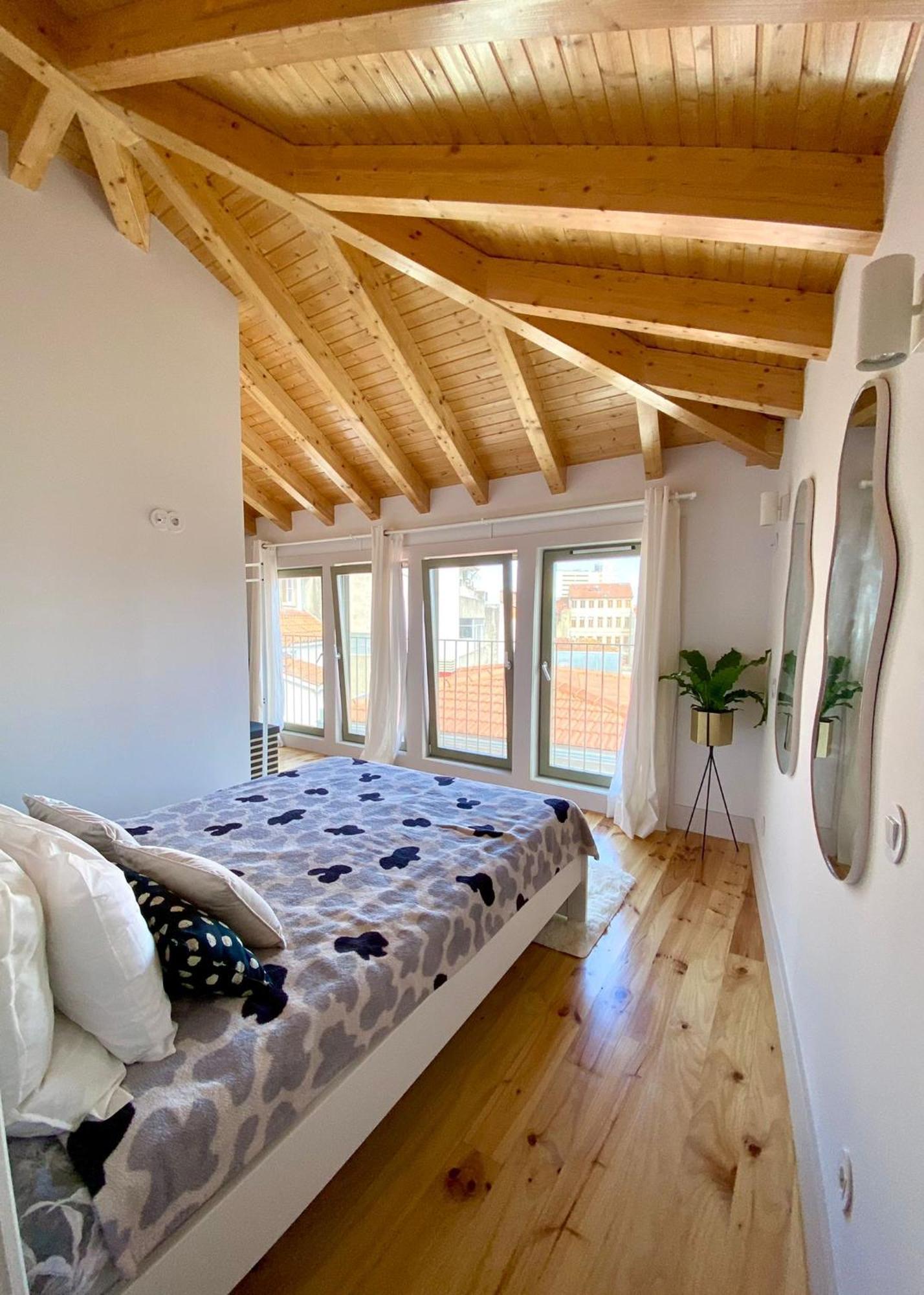 Sky Is The Limit With Ac And Balcony Apartment