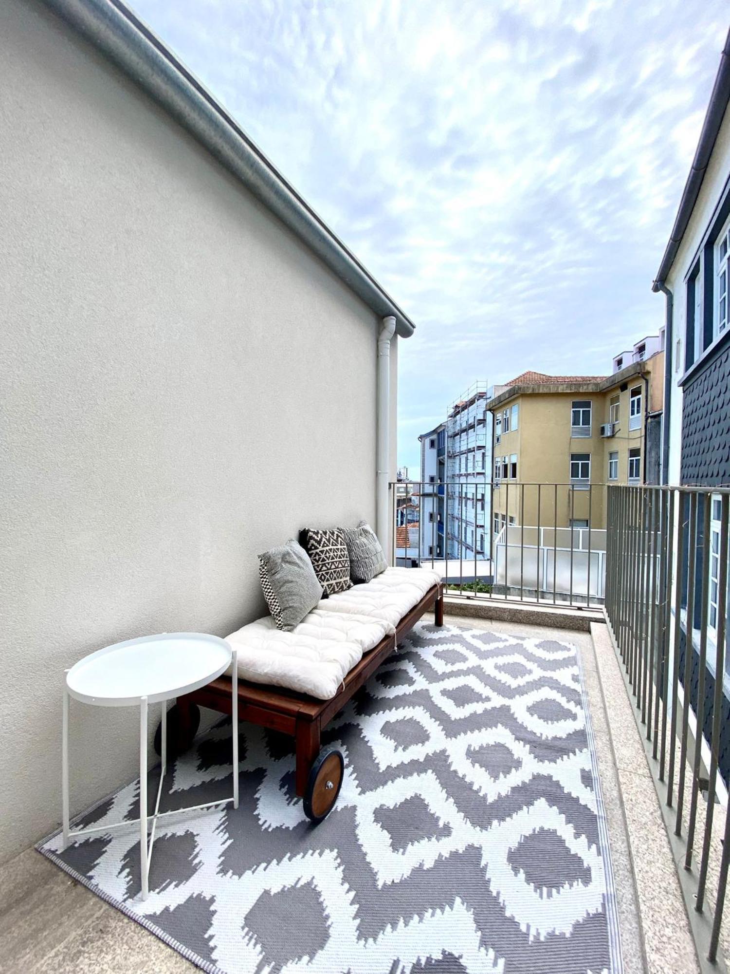 Sky Is The Limit With Ac And Balcony Porto