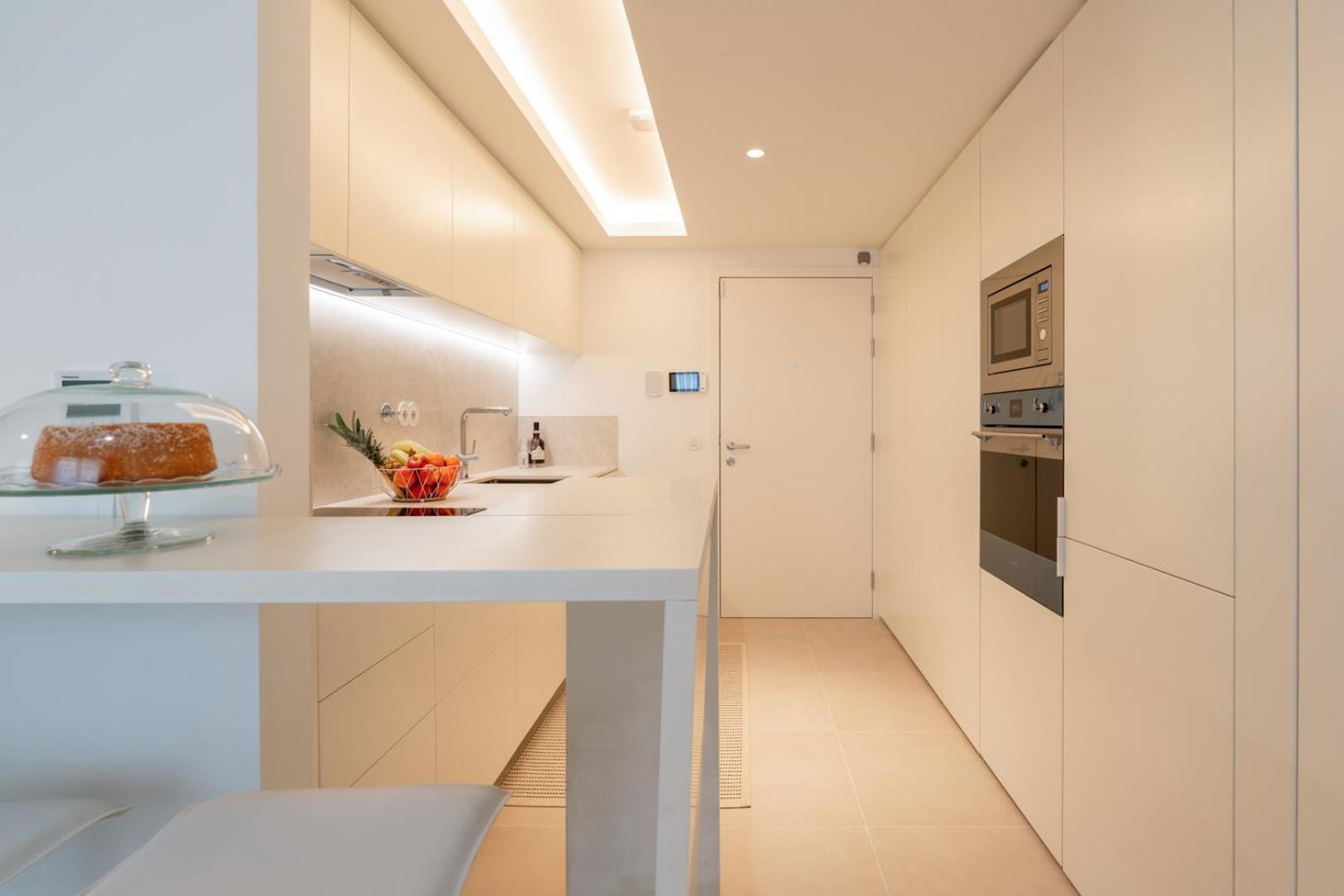 Hostwise - Stylish & Bright Apartment