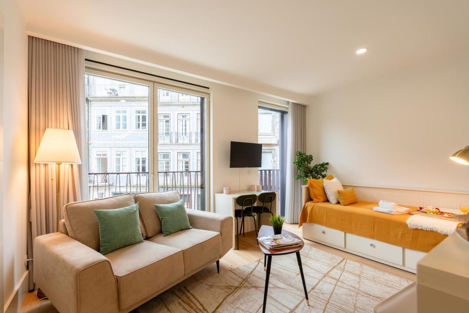 Hostwise - Stylish & Bright Apartment *