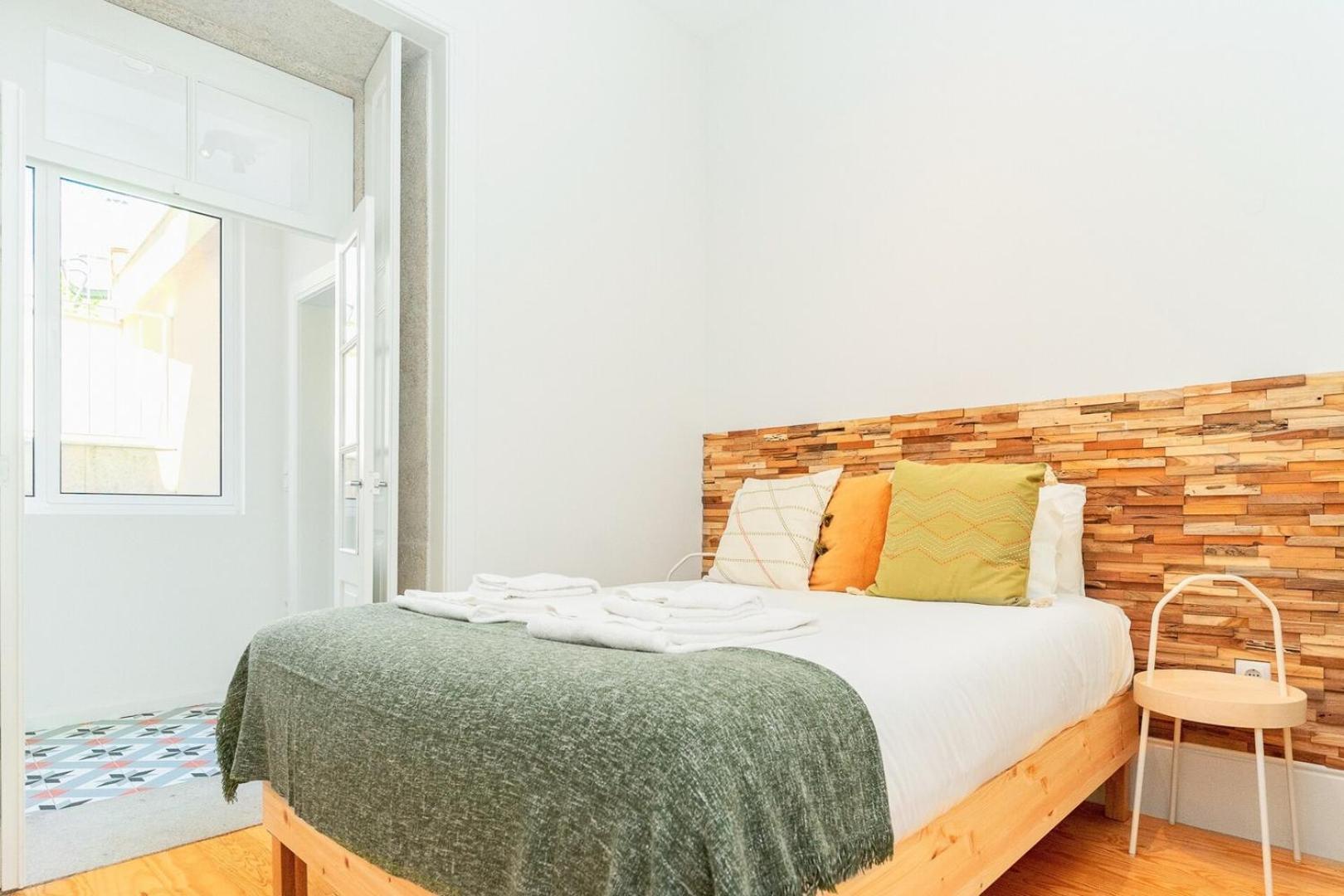 With Beautiful Garden In The Heart Of The Apartment Porto