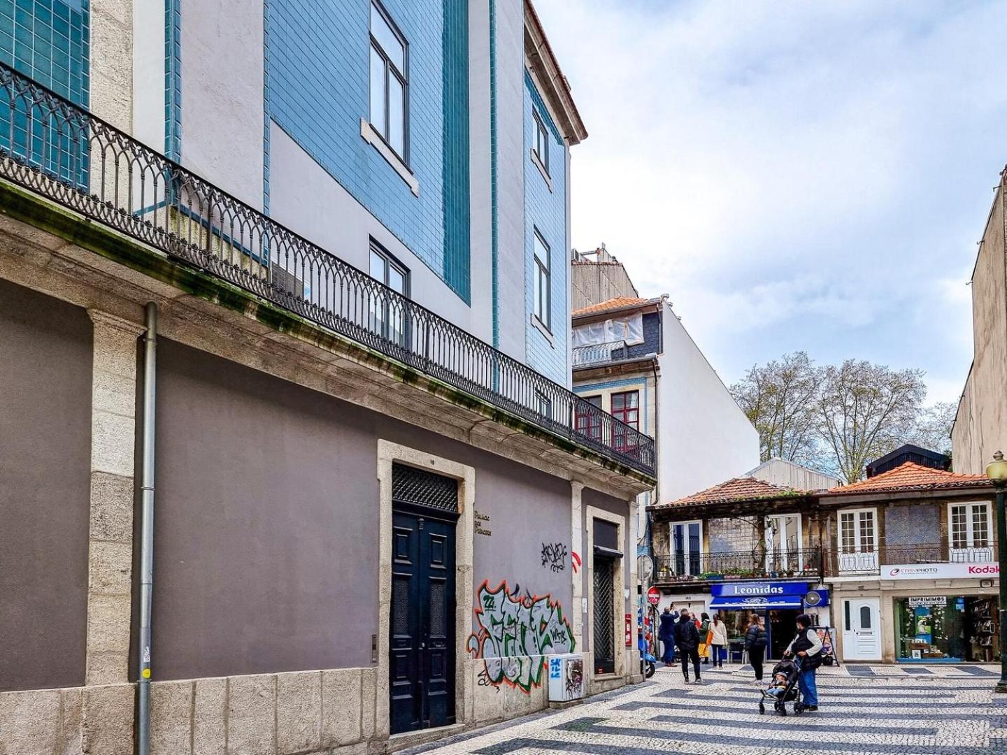 Stunning Flat & Building On The Artsy Street Apartment *