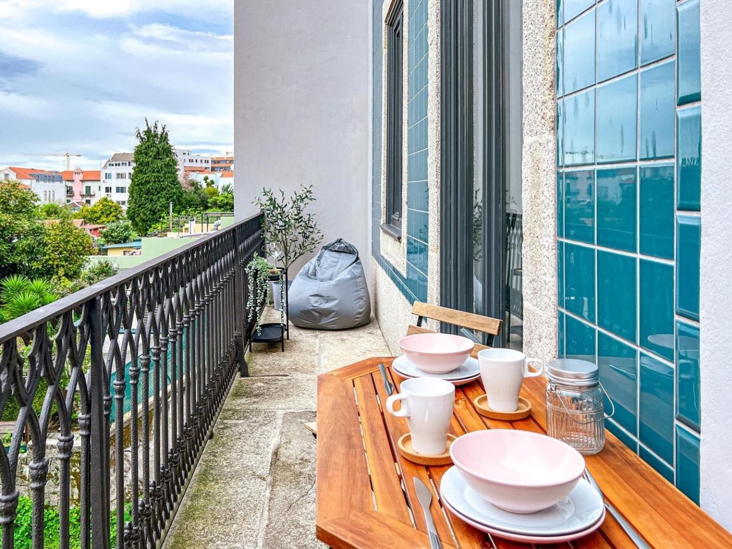 Stunning Flat & Building On The Artsy Street Apartment *