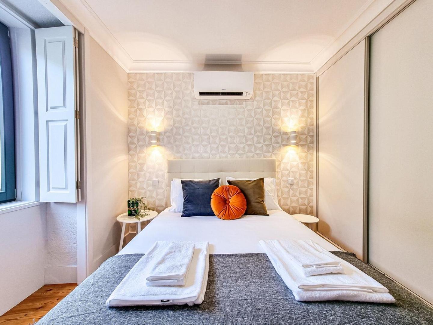 Apartment Stunning Flat & Building On The Artsy Street Porto