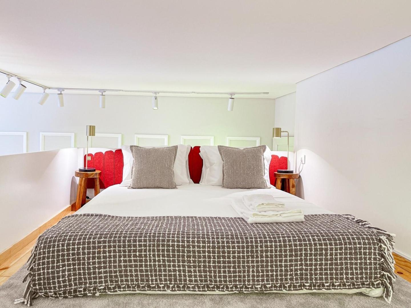 French-style Duplex Loft Few Steps To Douro River Porto