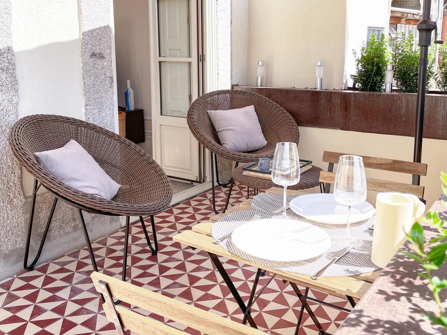 Luxury tent Sunny Terrace Facing Clerigos Tower Porto