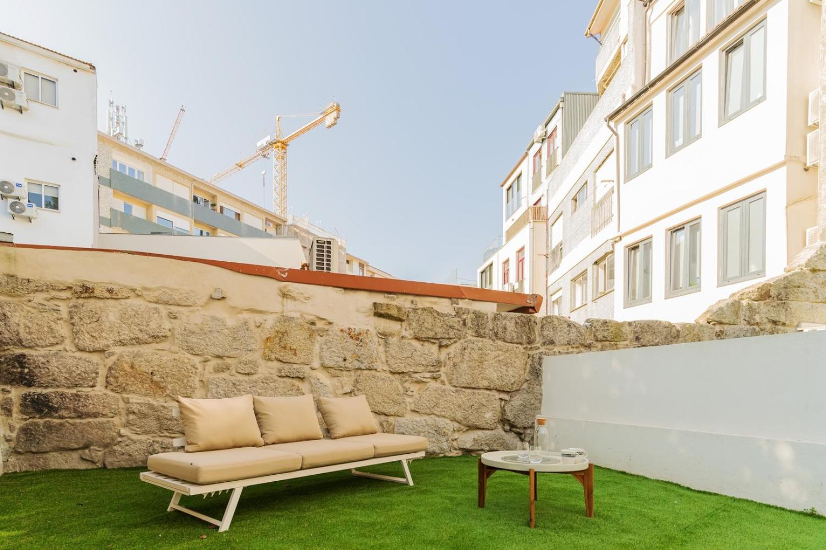 Apartment Charming W/ Private Garden In St. Catarina *