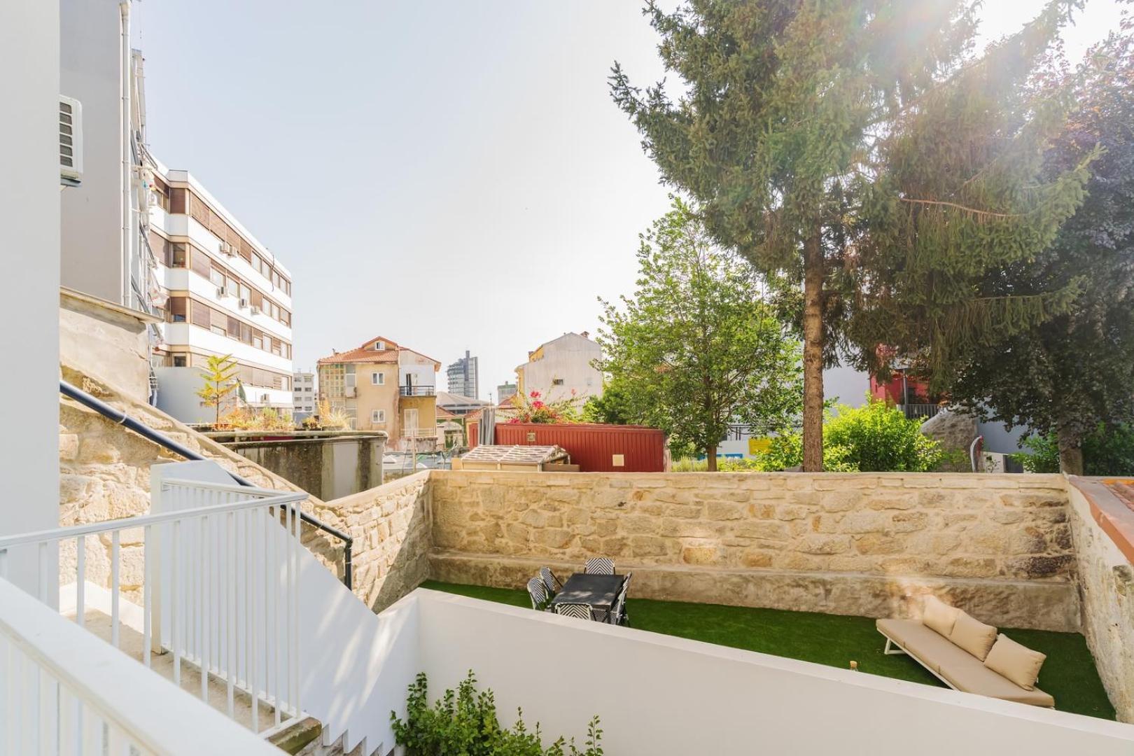 Charming W/ Private Garden In St. Catarina *