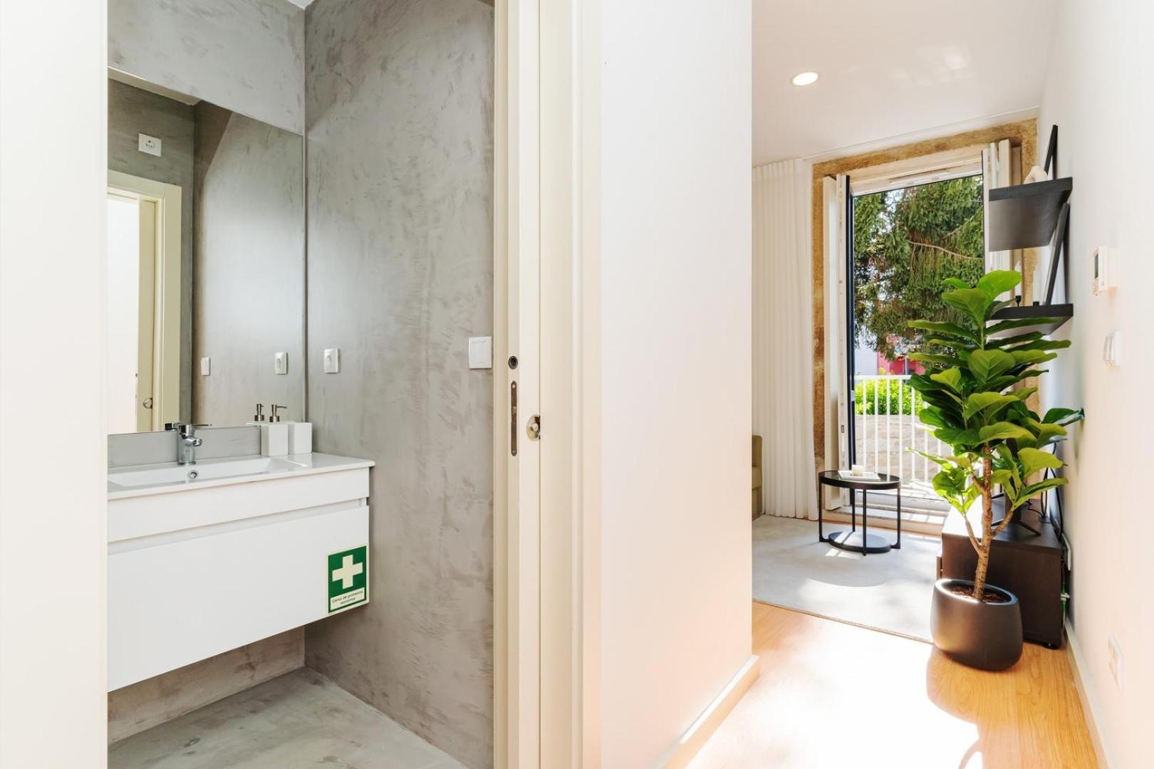 Charming W/ Private Garden In St. Catarina