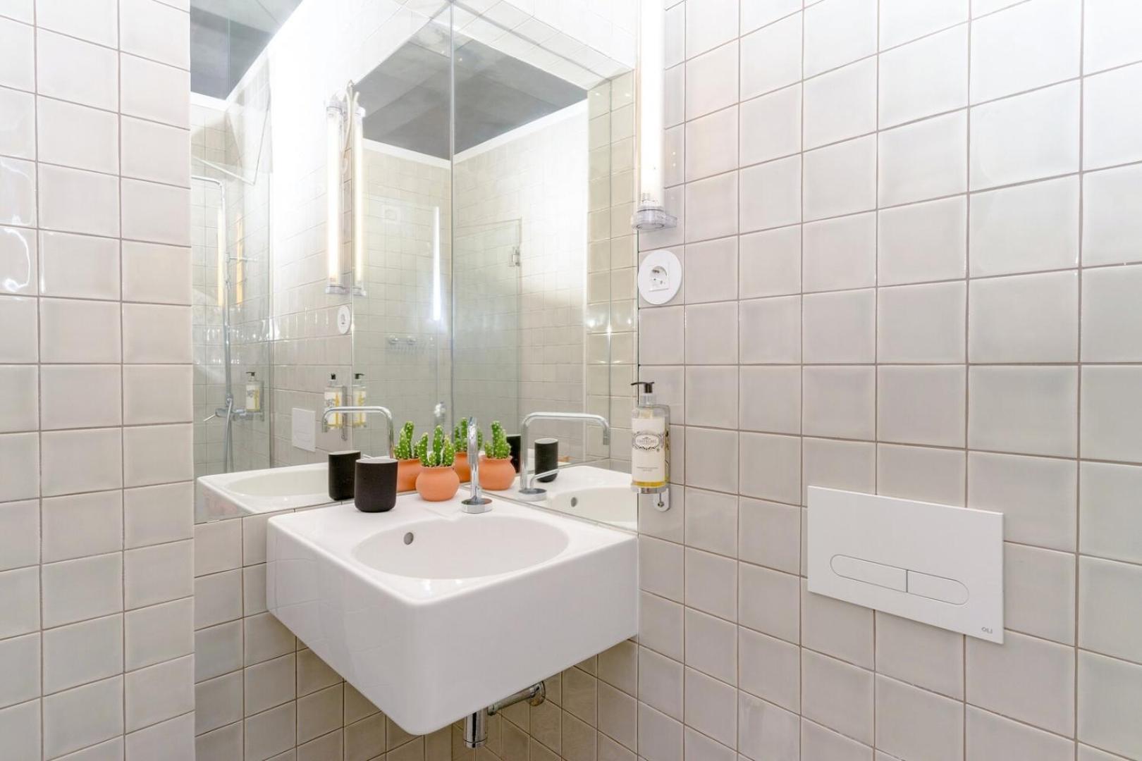 Campismo de Luxo Loft With Great Balcony And Ac Close To Clerigos Porto