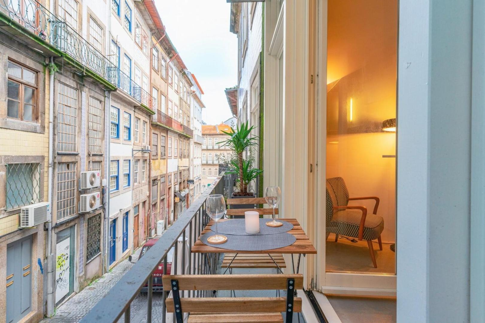 Luxury tent Loft With Great Balcony And Ac Close To Clerigos