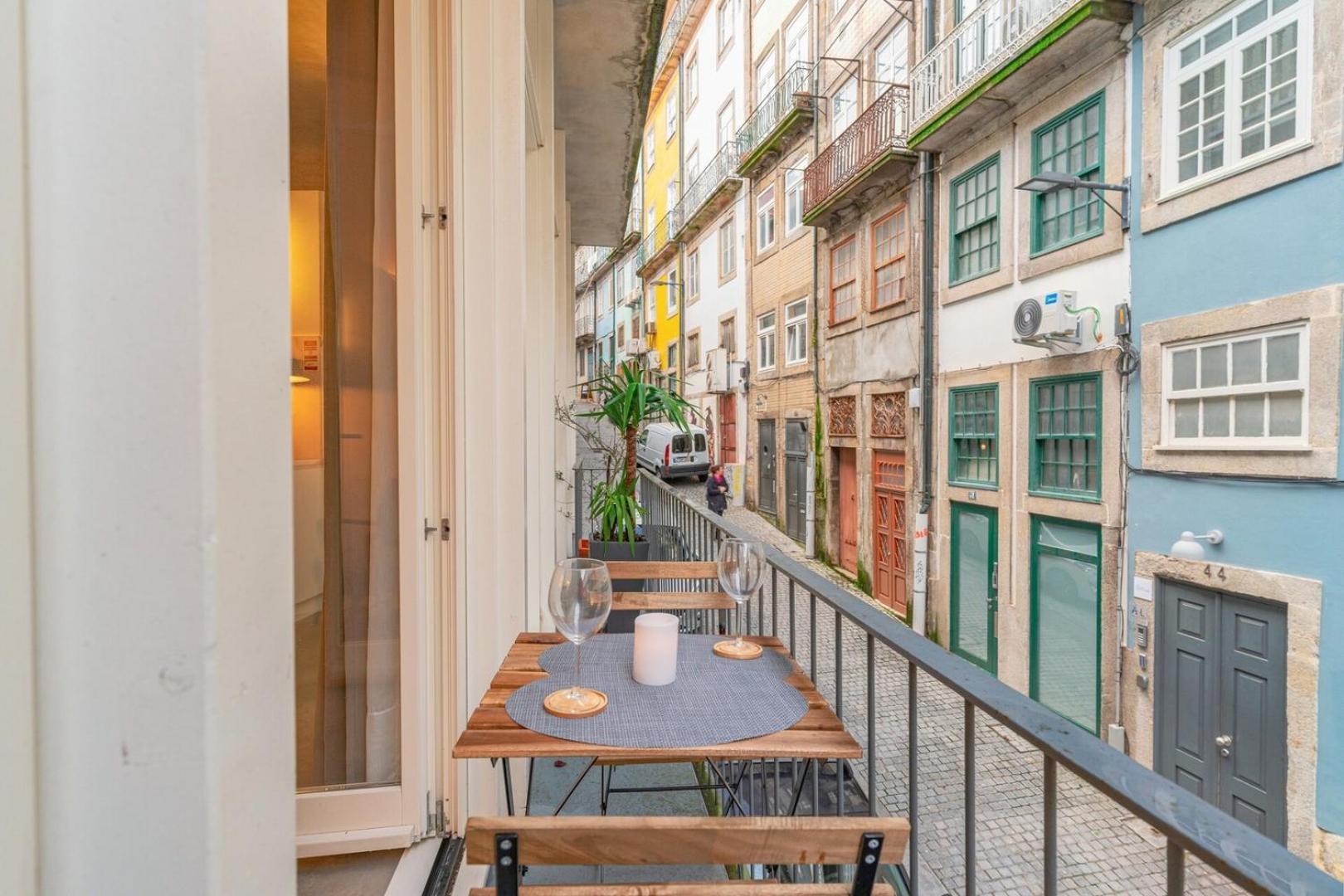 Loft With Great Balcony And Ac Close To Clerigos Luxury tent Porto